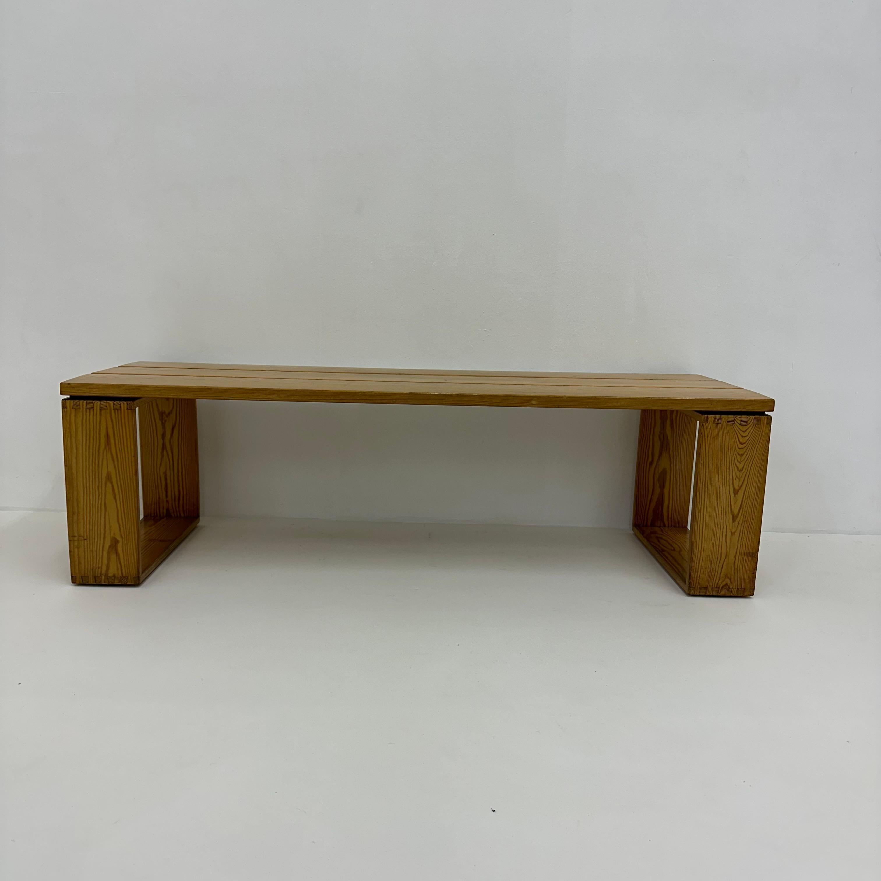 Néerlandais Banc vintage en bois de pin massif par Ate van Apeldoorn, 1970 en vente