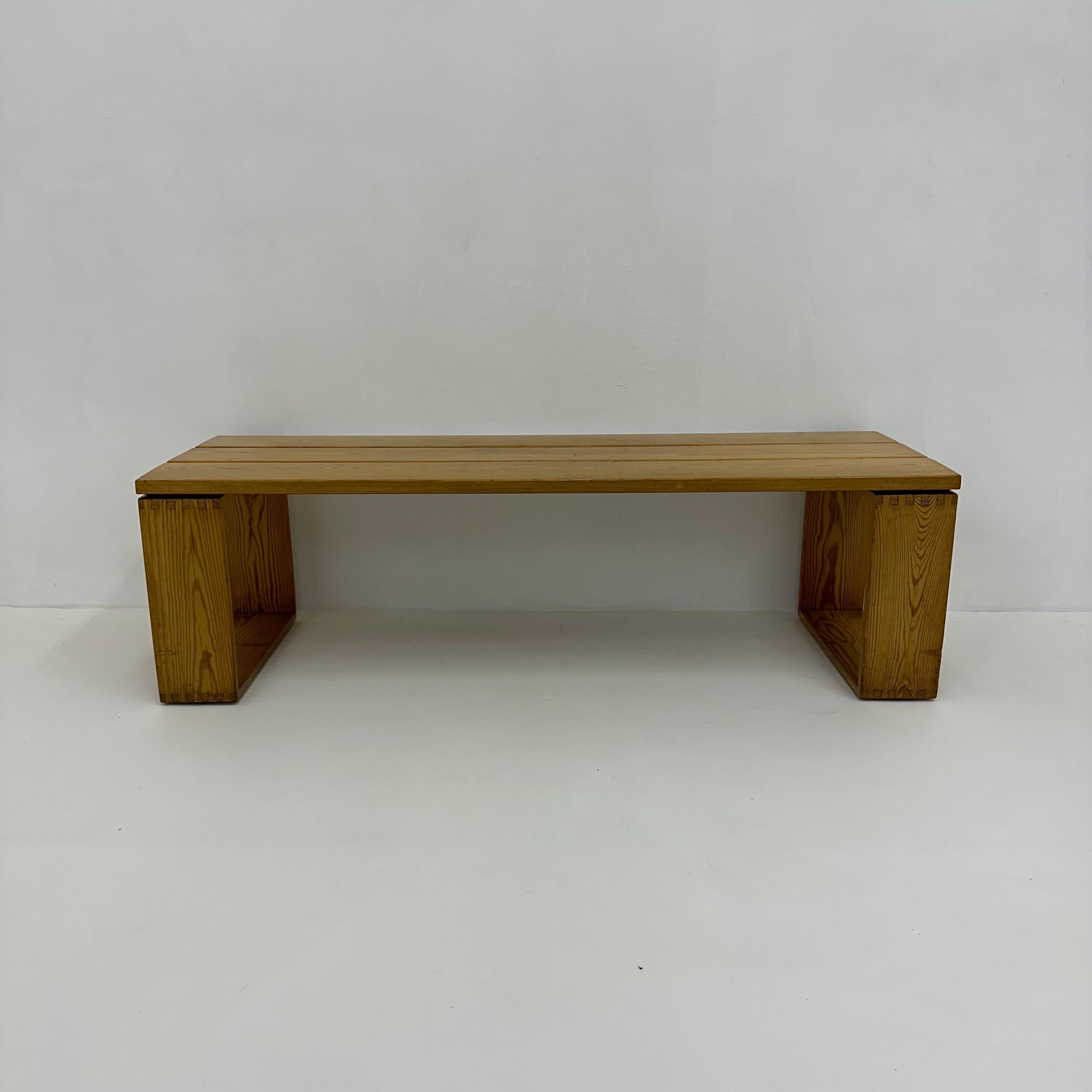 Fin du 20e siècle Banc vintage en bois de pin massif par Ate van Apeldoorn, 1970 en vente