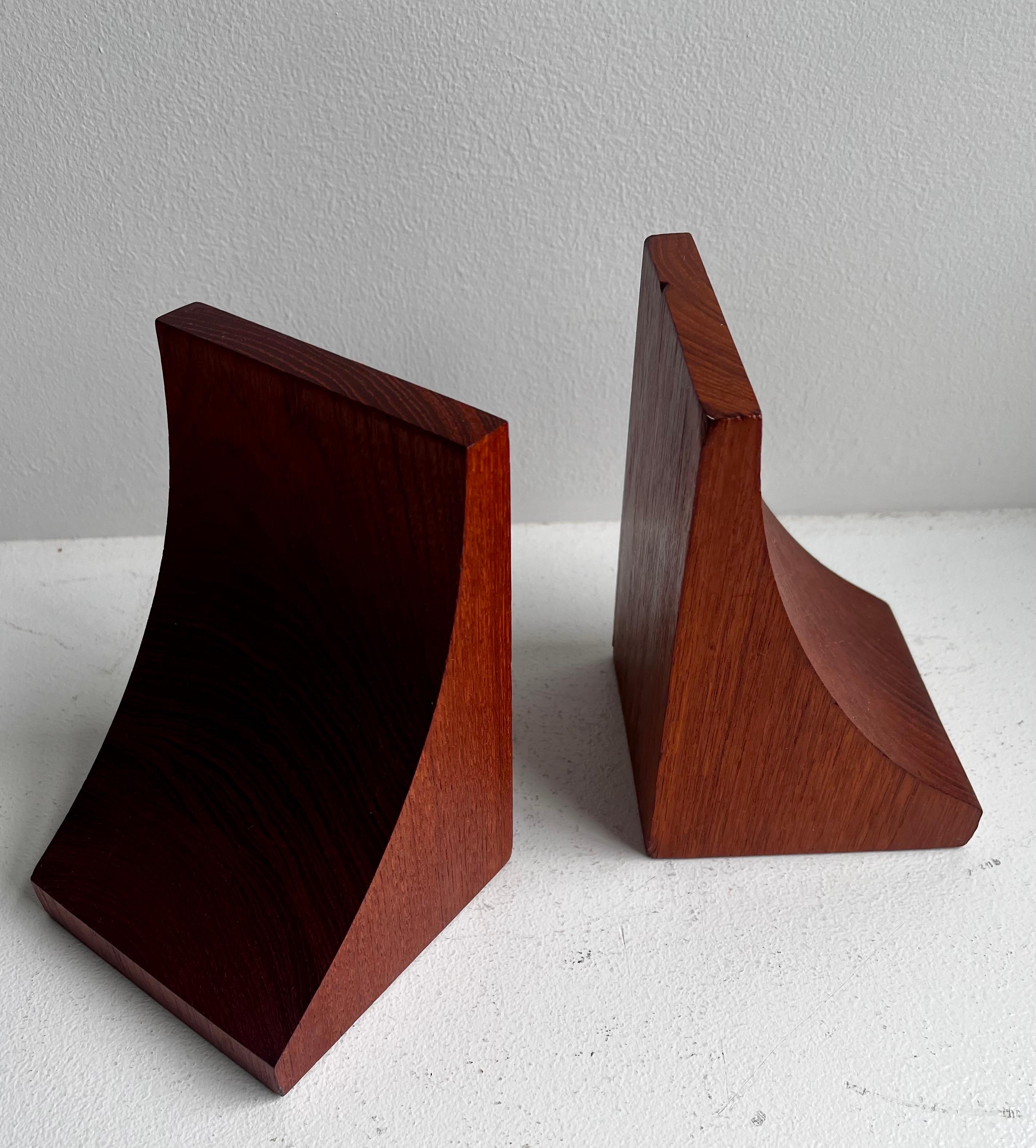 Scandinave moderne Serre-livres vintage en teck massif par Brostrom, Denmark, circa 1970 en vente