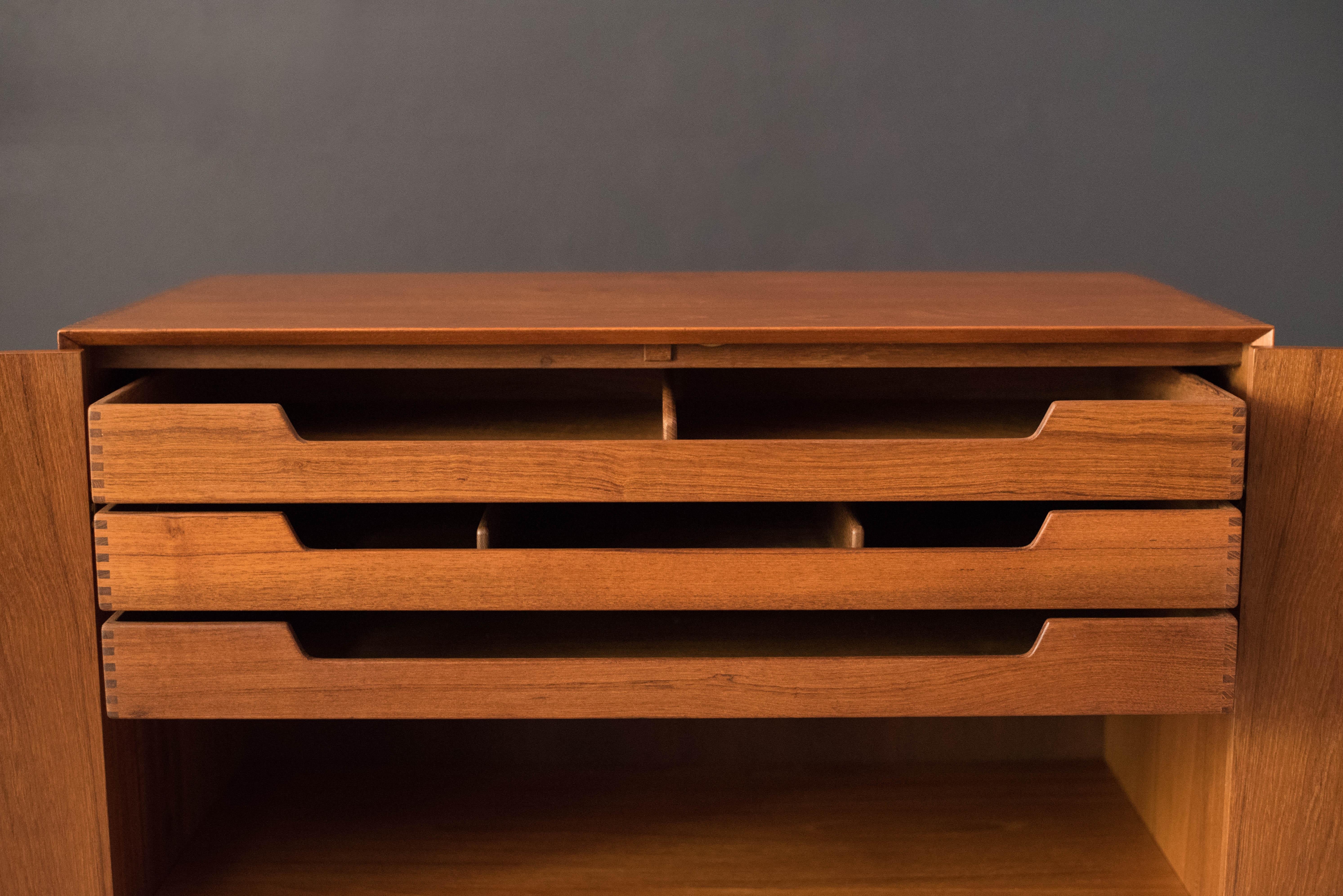 Vintage Solid Teak Cabinet by Peter Hvidt and Orla Molgaard-Nielsen In Good Condition In San Jose, CA