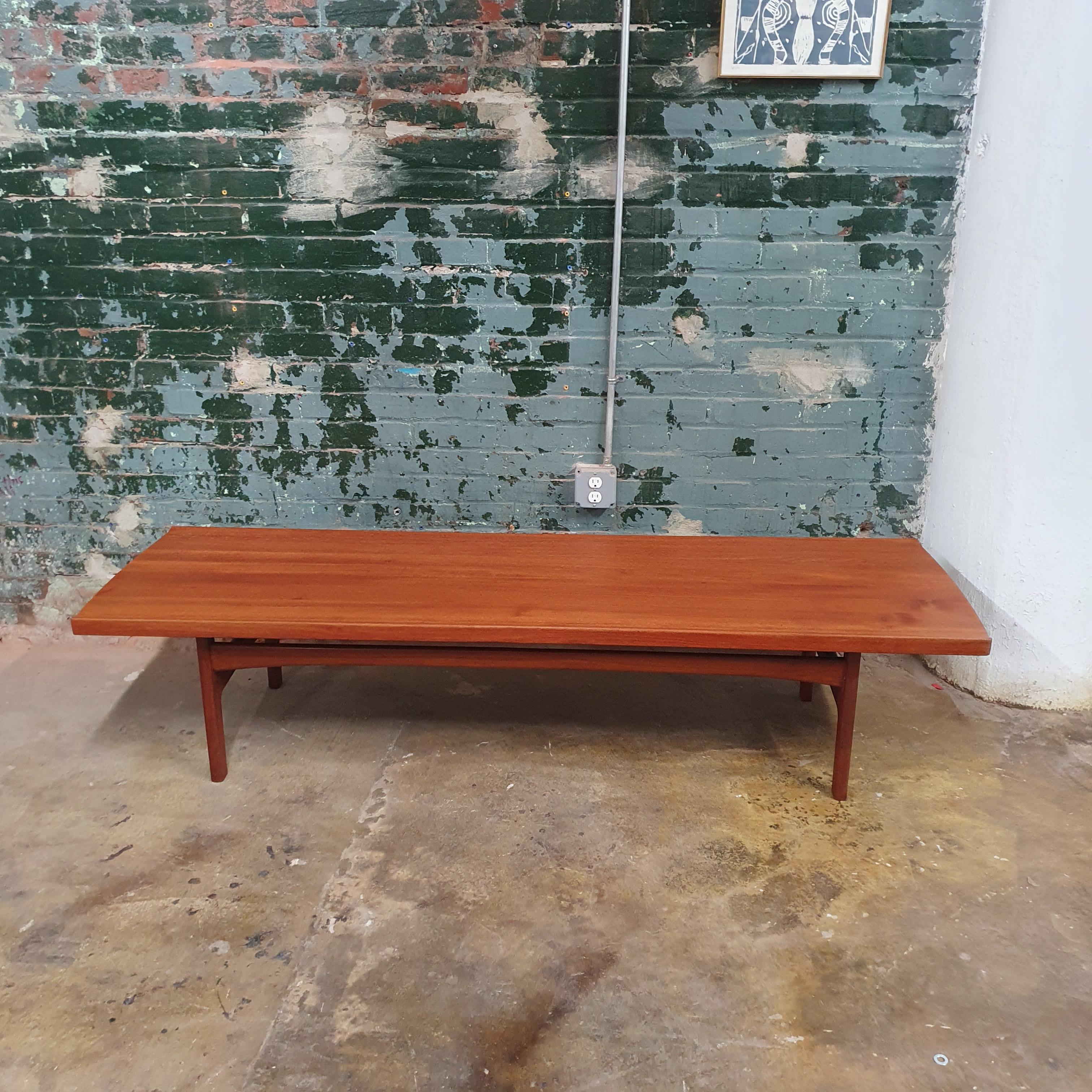 Vintage Solid teak coffee table by Tove and Edvard Kindt-Larsen for AB Seffle Mo In Good Condition For Sale In Philadelphia, PA