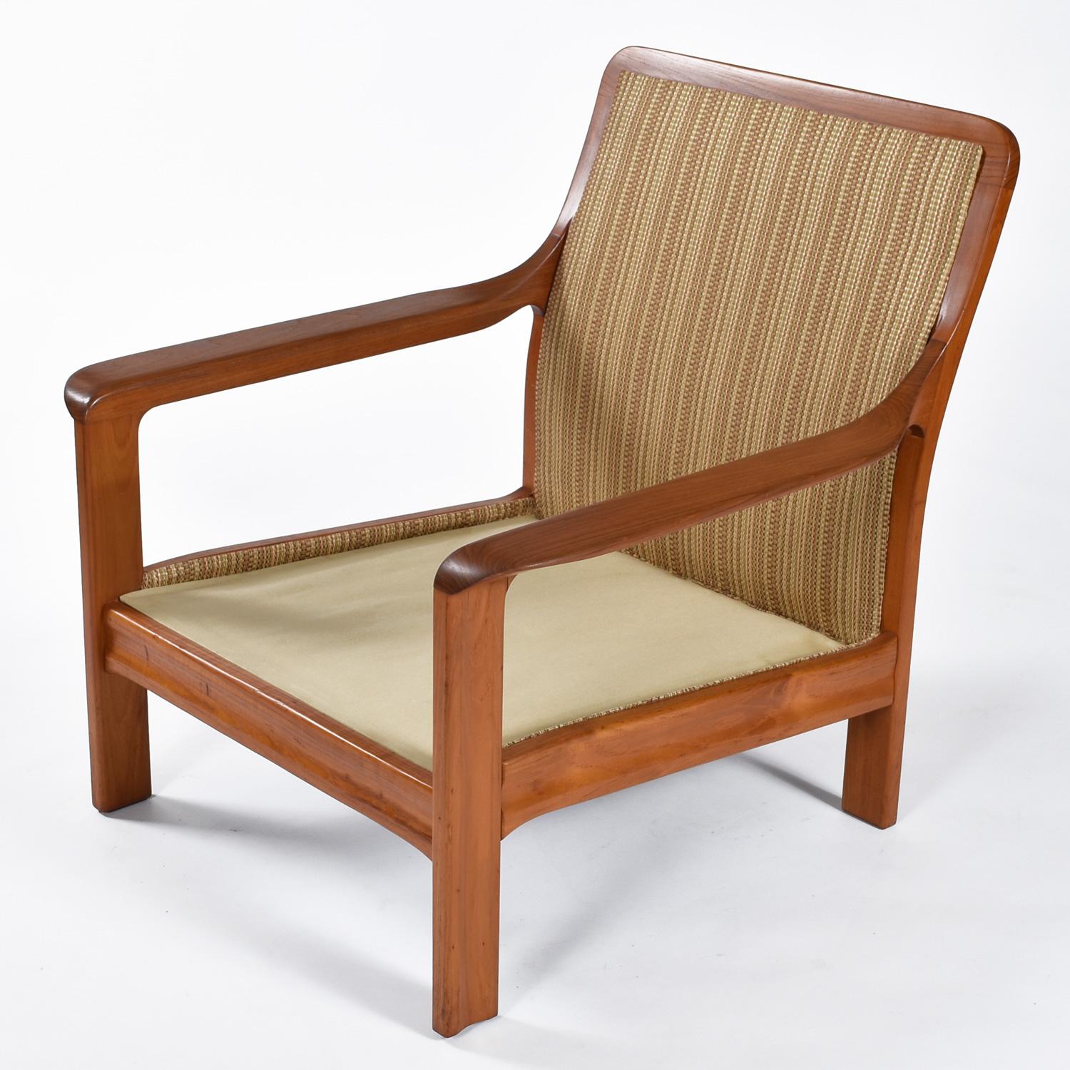 Vintage Solid Teak Danish Modern Style Lounge Chair For Sale 1