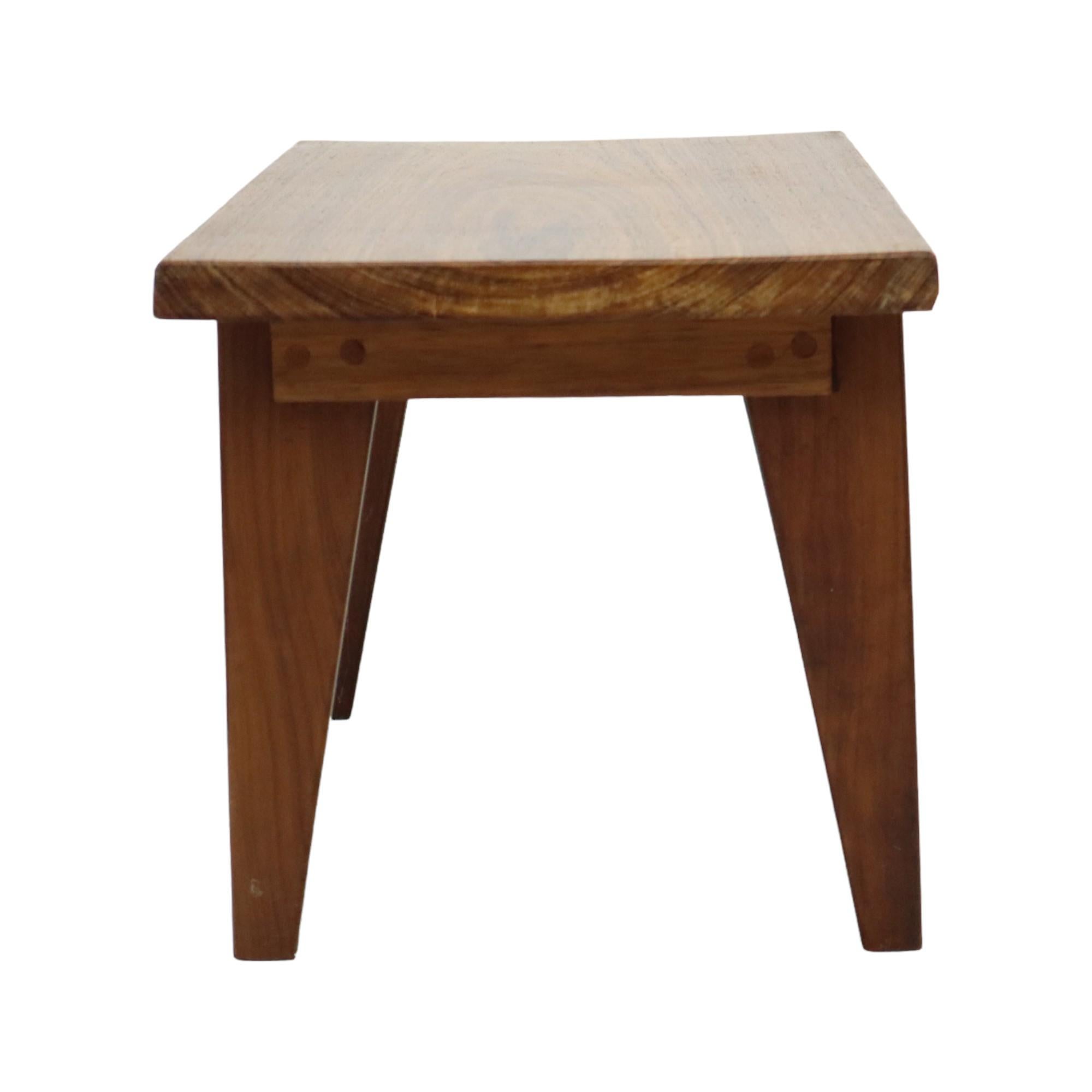 Vintage Massiv Teak Wood Beistelltisch Pflanztisch Sechziger Jahre (Europäisch) im Angebot