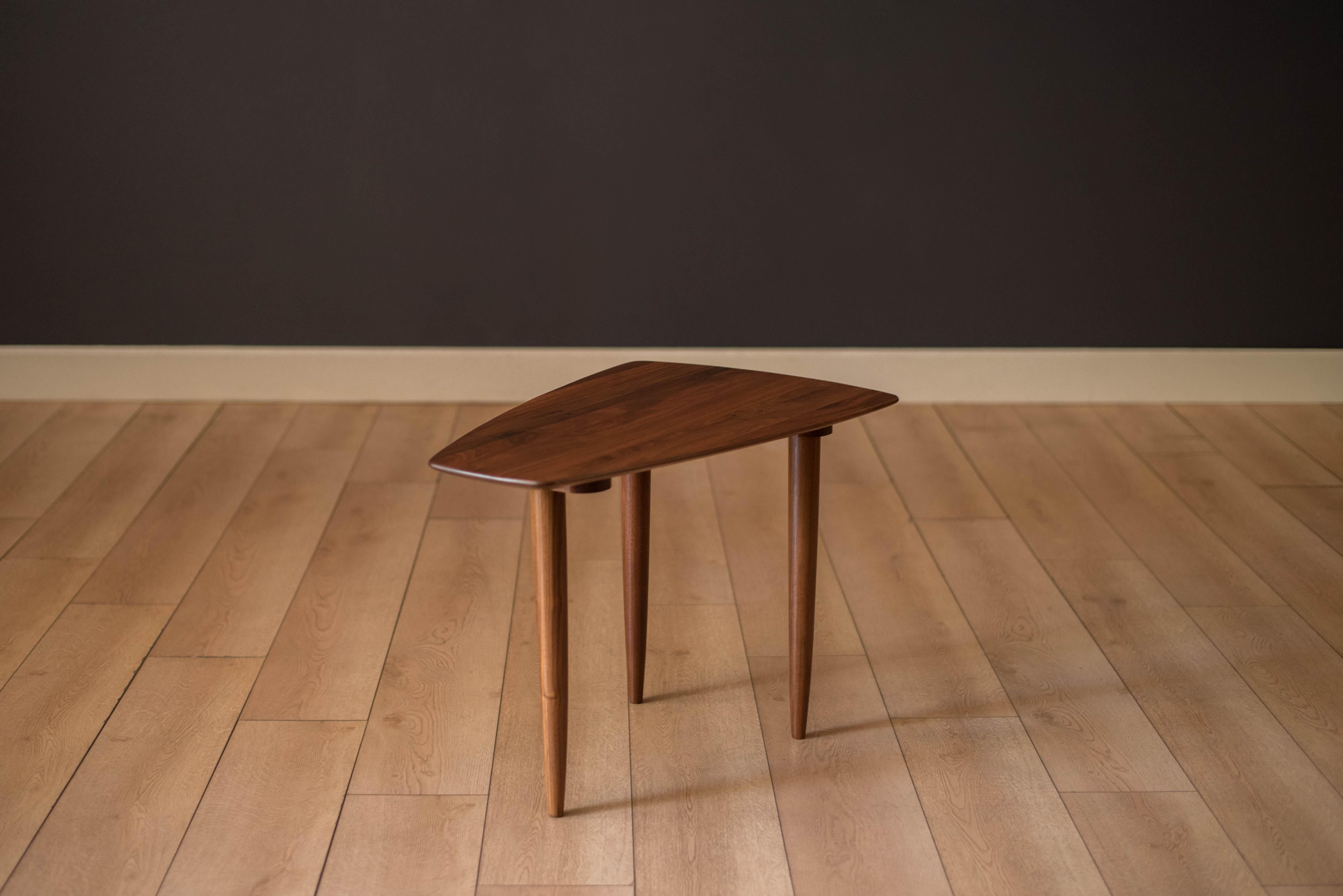 Mid century modern Prelude design end table manufactured by Ace-Hi of California, circa 1960's. This piece is crafted in solid planked walnut with a unique quadrilateral shaped table top. The perfect accent table next to a sofa sectional or reading