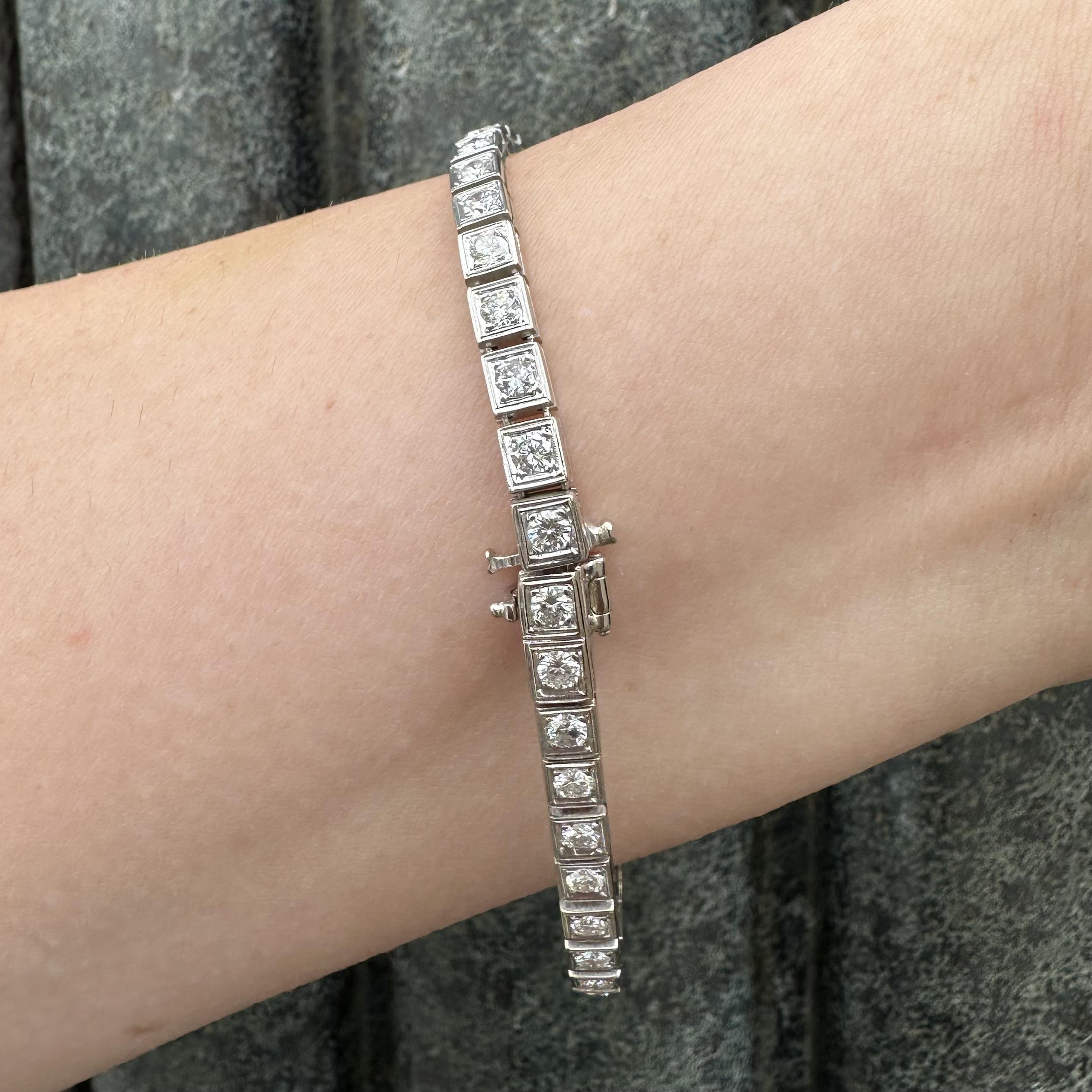 Vintage Solid White Gold 2.8ct Diamond Milgrain Square Link Line Tennis Bracelet en vente 4