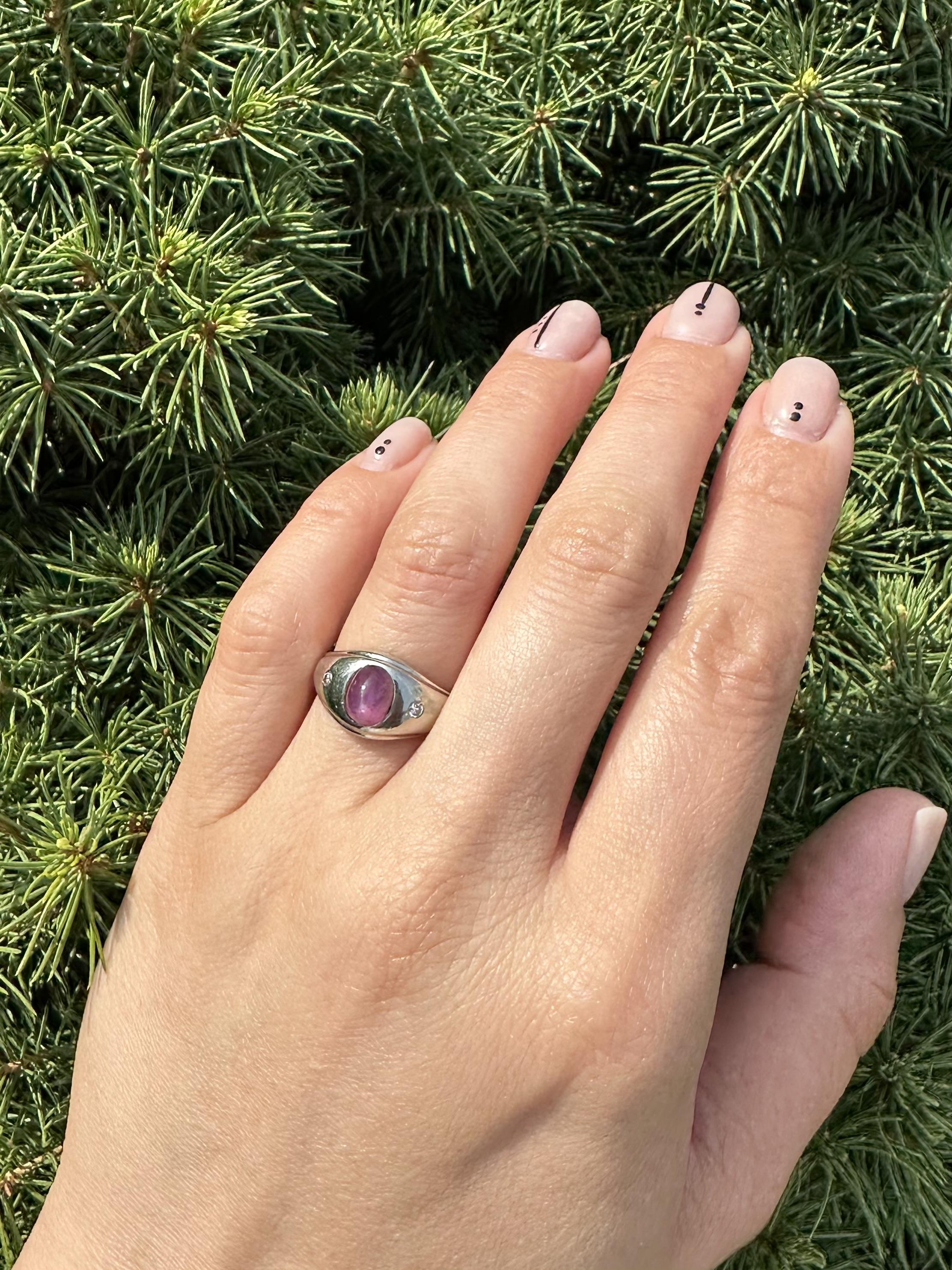 Anello vintage in oro bianco massiccio con rubino a stella da 2 carati e accenti di diamanti in vendita 9