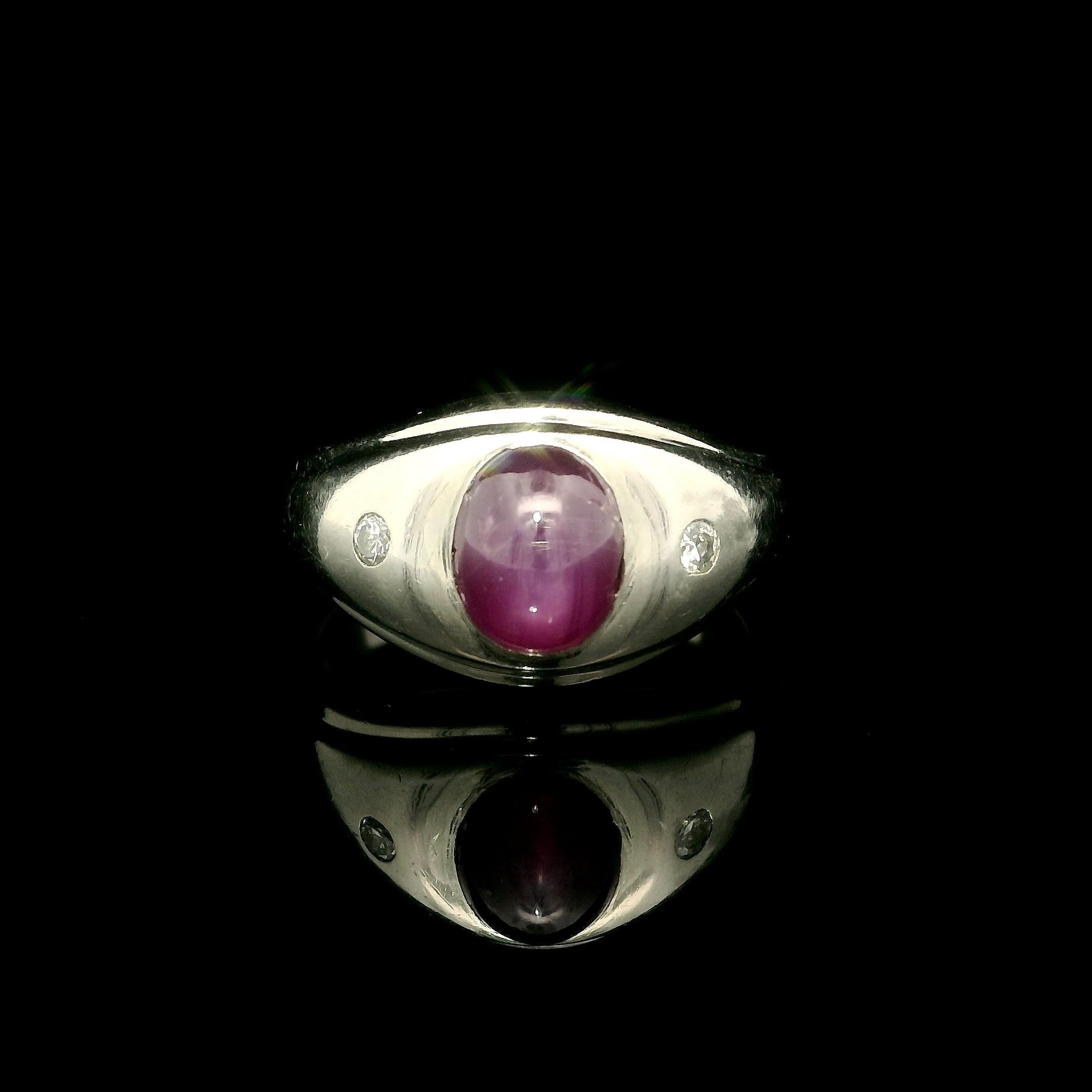 Anello vintage in oro bianco massiccio con rubino a stella da 2 carati e accenti di diamanti in vendita 3