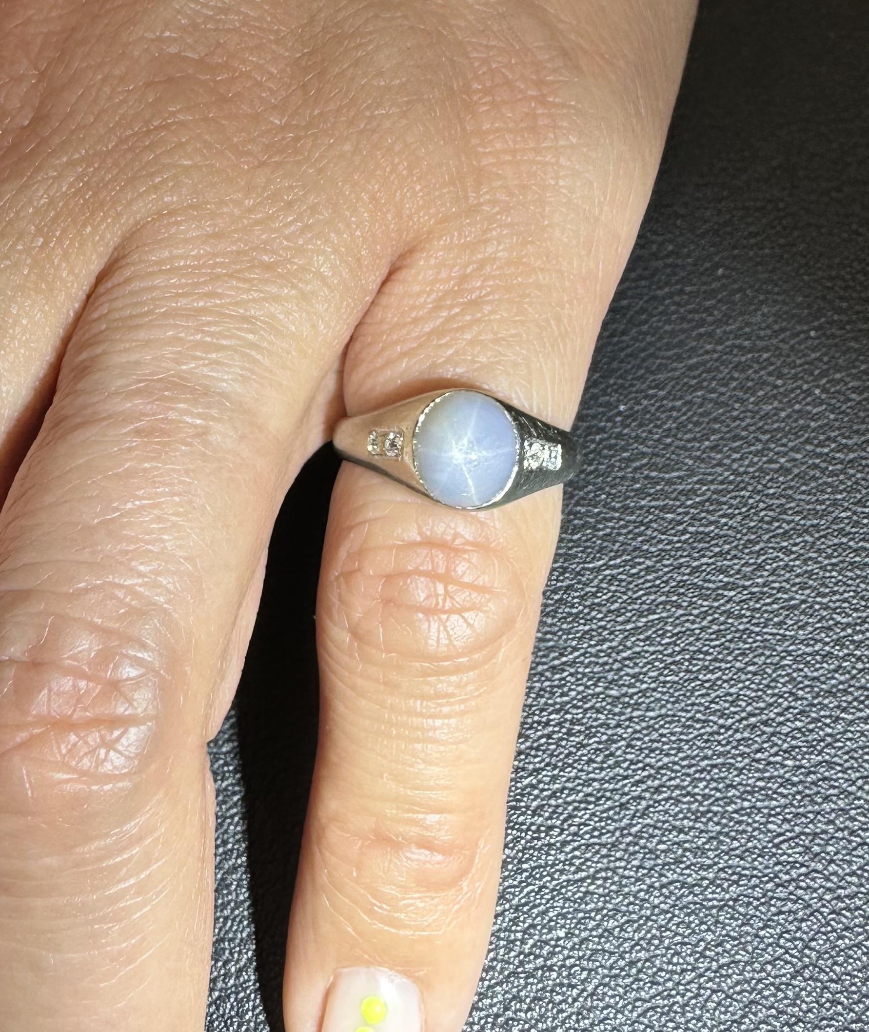 Vintage Solid White Gold Natural Blue Star Sapphire & Diamond Band Ring For Sale 2