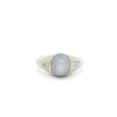 Anello d'epoca in oro bianco massiccio con zaffiro blu naturale e diamanti
