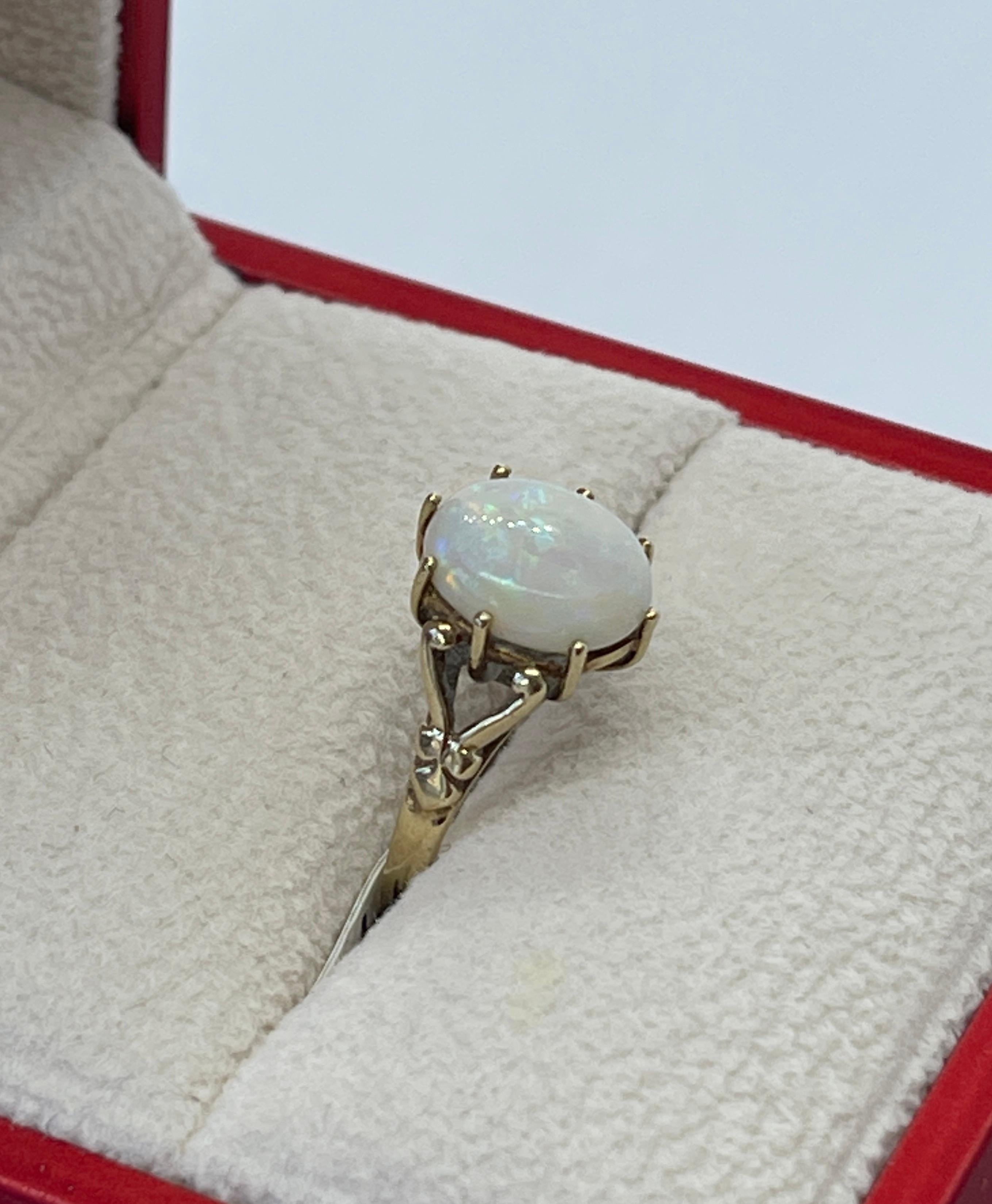 Vintage Solid White Opal Ring Hallmark Birmingham UK 9ct Yellow Gold 1962 For Sale 5