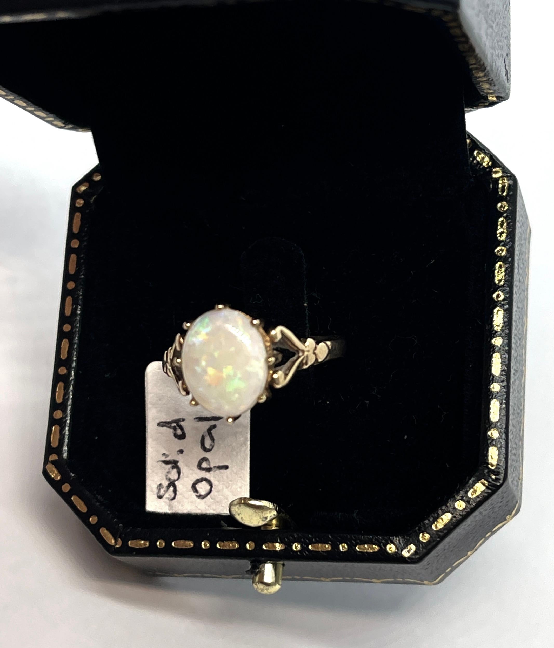 Vintage Solid White Opal Ring Hallmark Birmingham UK 9ct Yellow Gold 1962 5