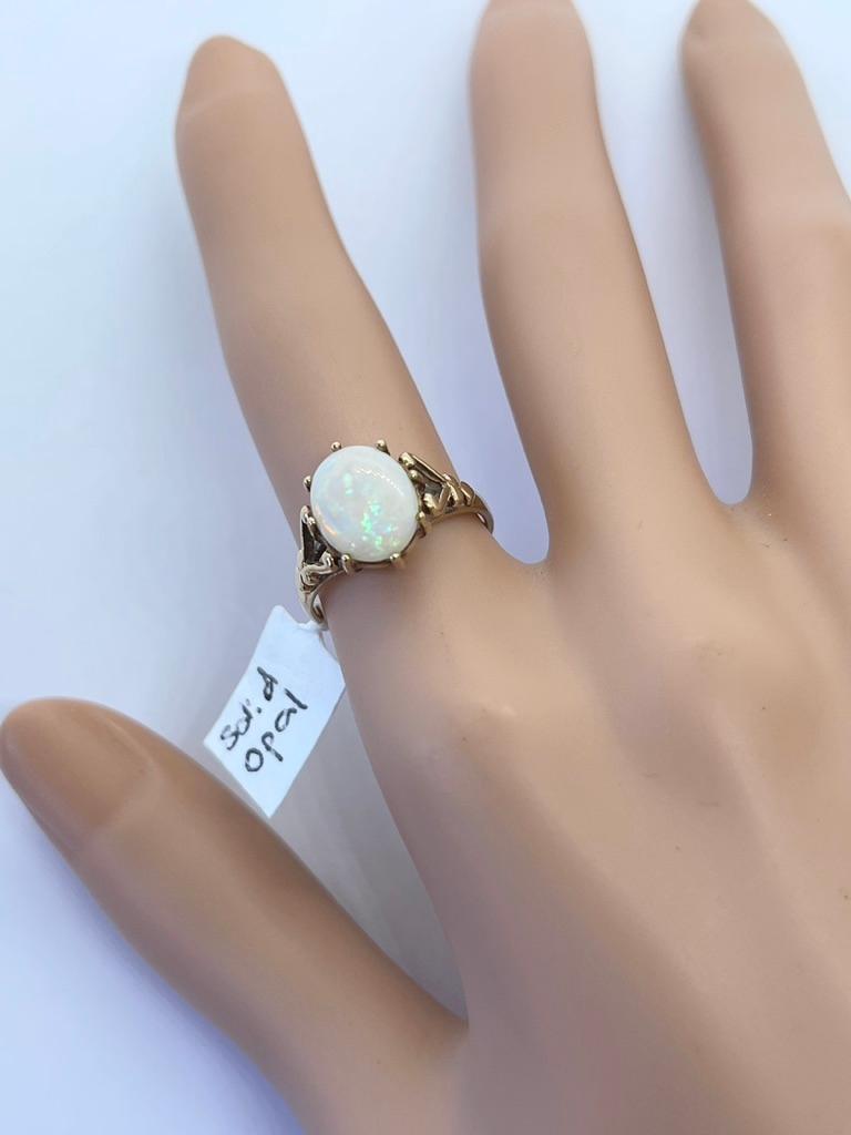 Oval Cut Vintage Solid White Opal Ring Hallmark Birmingham UK 9ct Yellow Gold 1962 For Sale