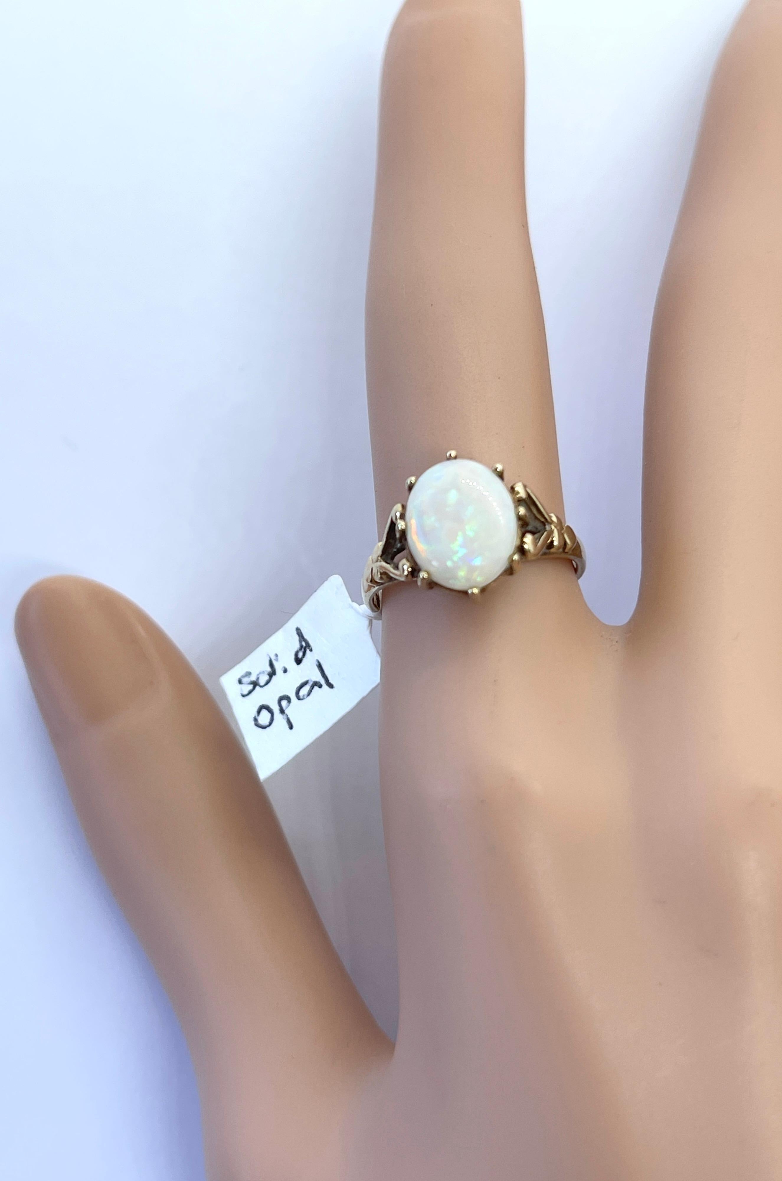 Vintage Solid White Opal Ring Hallmark Birmingham UK 9ct Yellow Gold 1962 For Sale 2