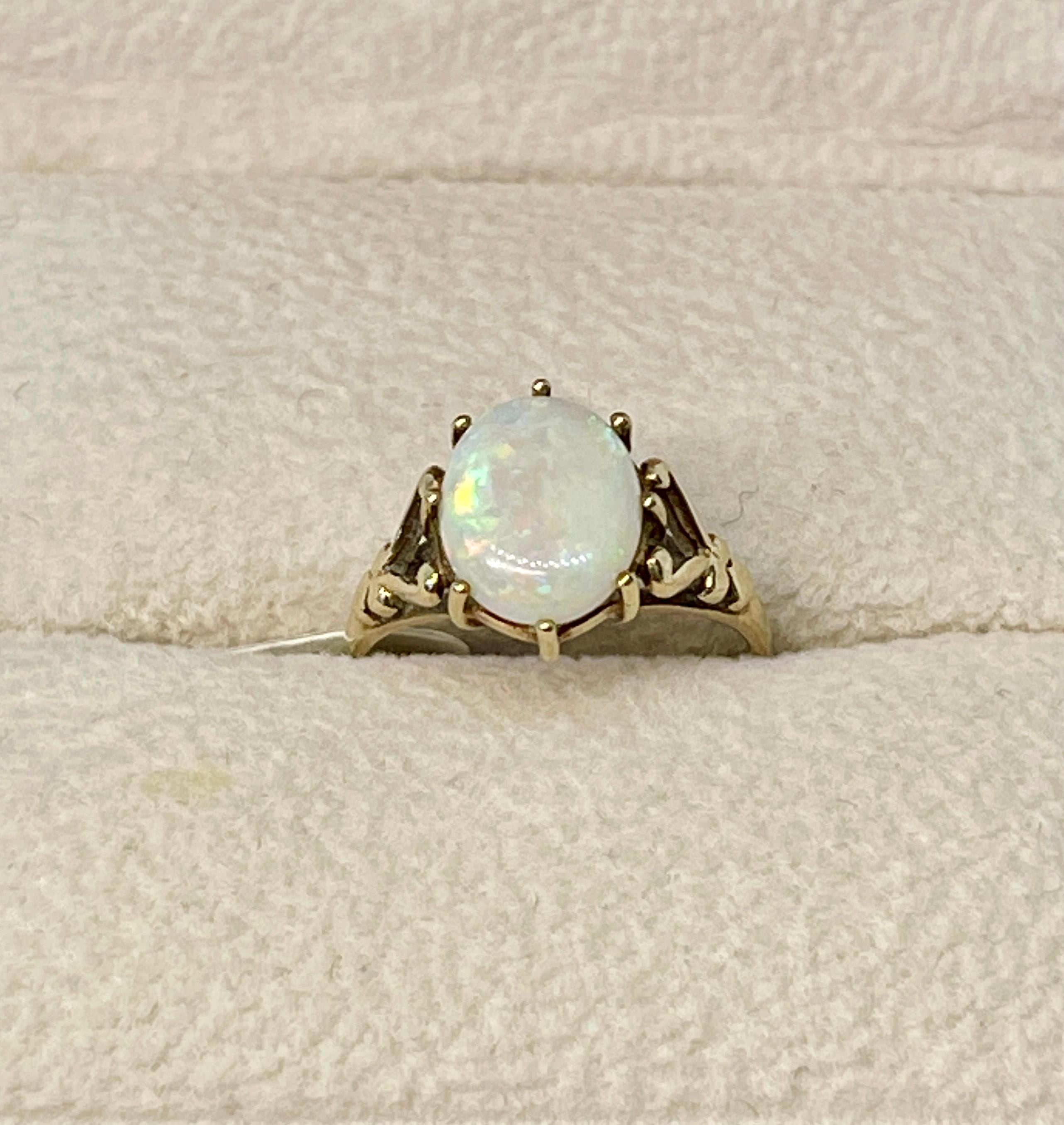 Vintage Solid White Opal Ring Hallmark Birmingham UK 9ct Yellow Gold 1962 For Sale 4