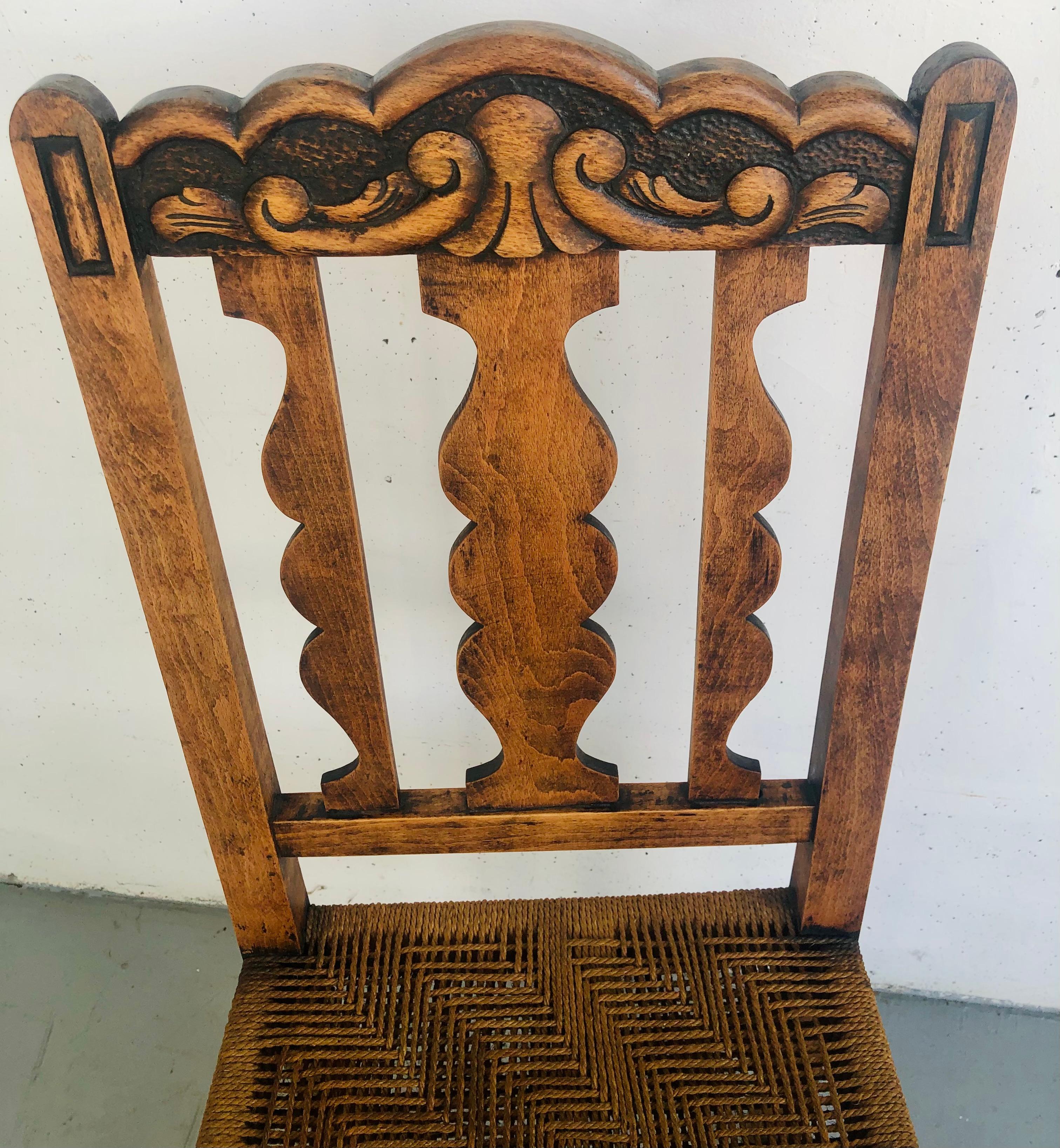 Chaise Vintage en bois massif et assise en corde, Chaise espagnole en bois de style castillan en vente 3