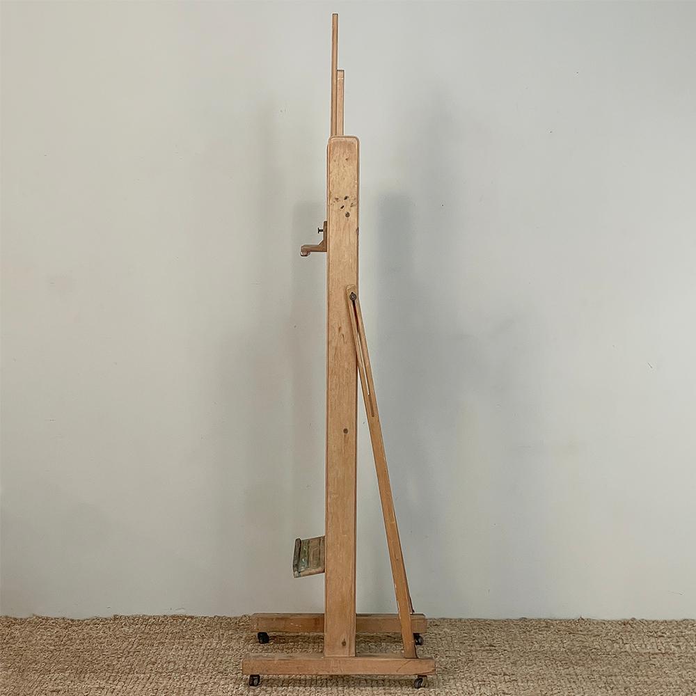 Vintage Solid Wood Artist's Studio Easel In Good Condition In Dallas, TX