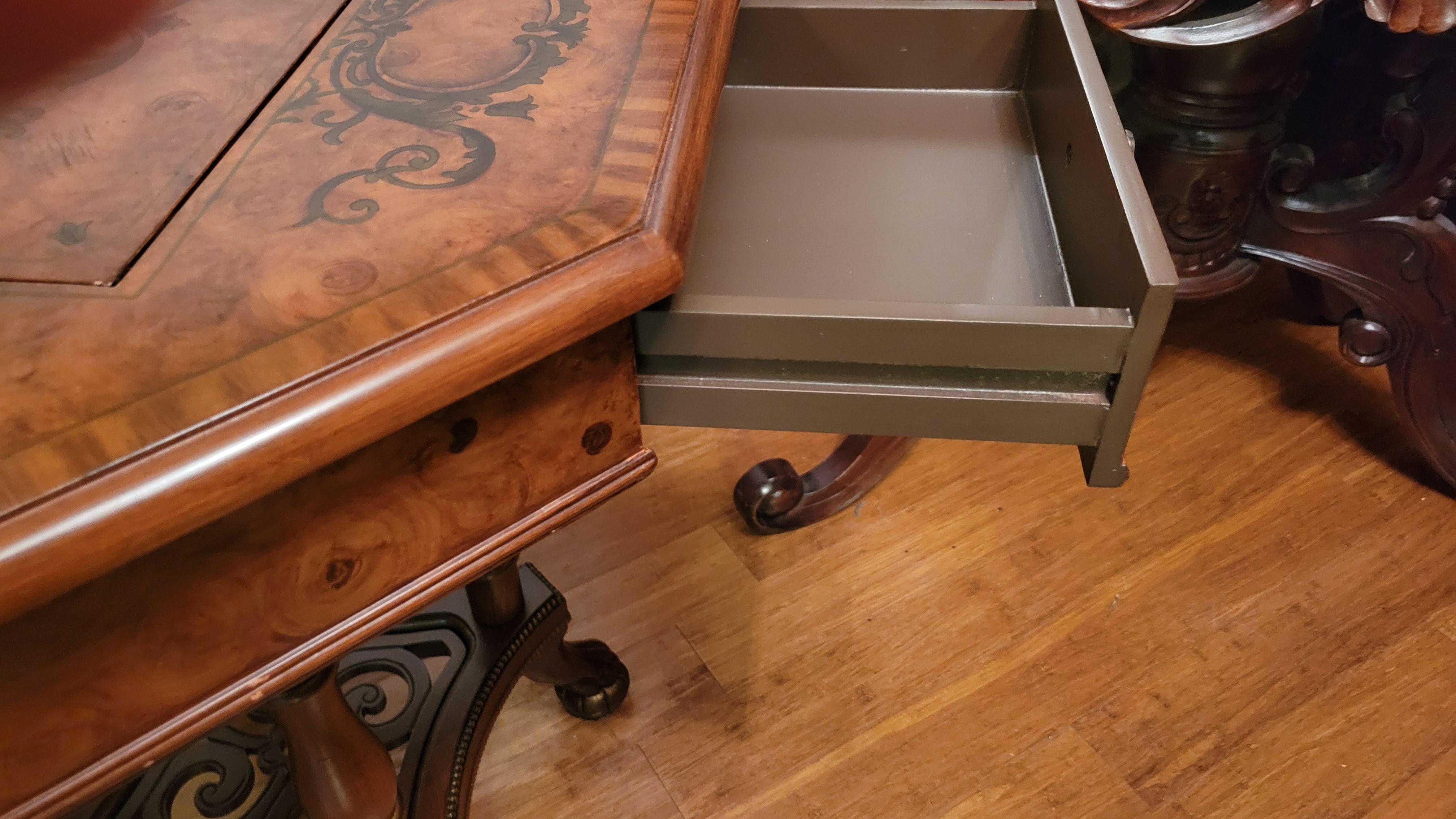 Table de jeu d'échecs et de backgammon vintage en Wood Wood avec (2) tiroirs en vente 5