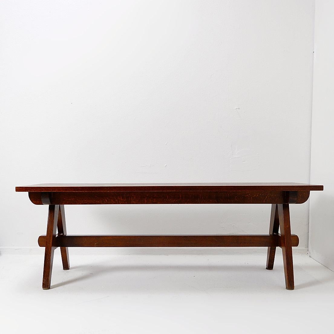 Vintage Massivholz Couchtisch mit Kompass im Zustand „Gut“ im Angebot in Linkebeek, BE