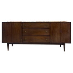Crédence vintage en bois massif de Stanley Furniture.
