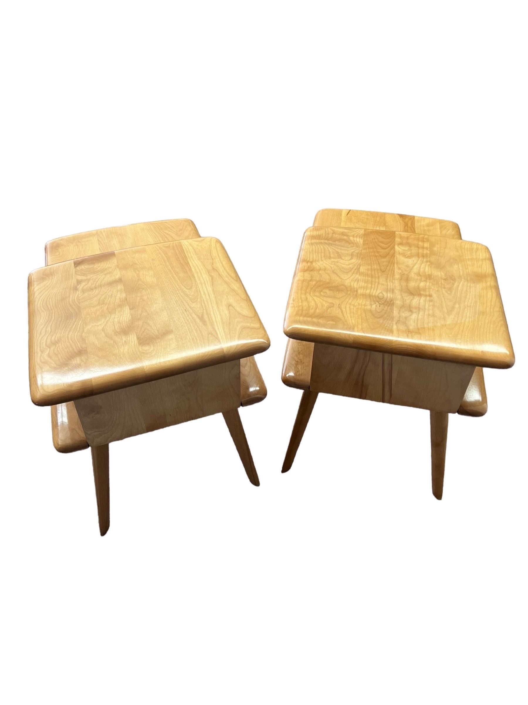 Vintage Solid Wood Maple Mid Century Modern End Table Set by Heywood Wakefield.  In Good Condition For Sale In Seattle, WA