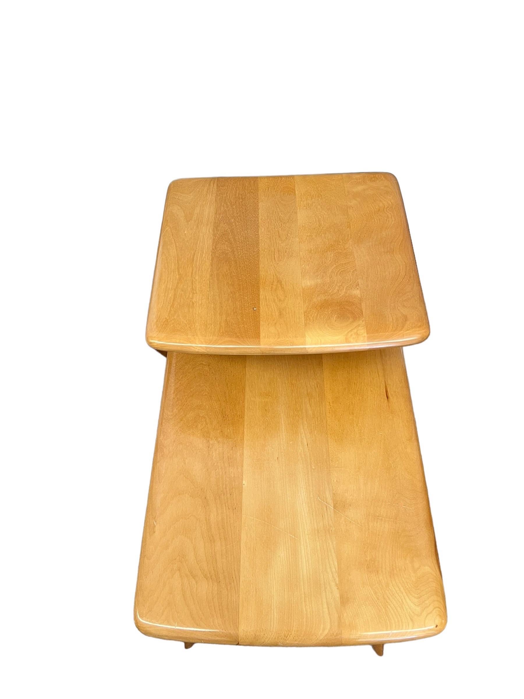 Set di tavolini da salotto vintage in legno massiccio di acero del Mid Century Modern di Heywood Wakefield. in vendita 3