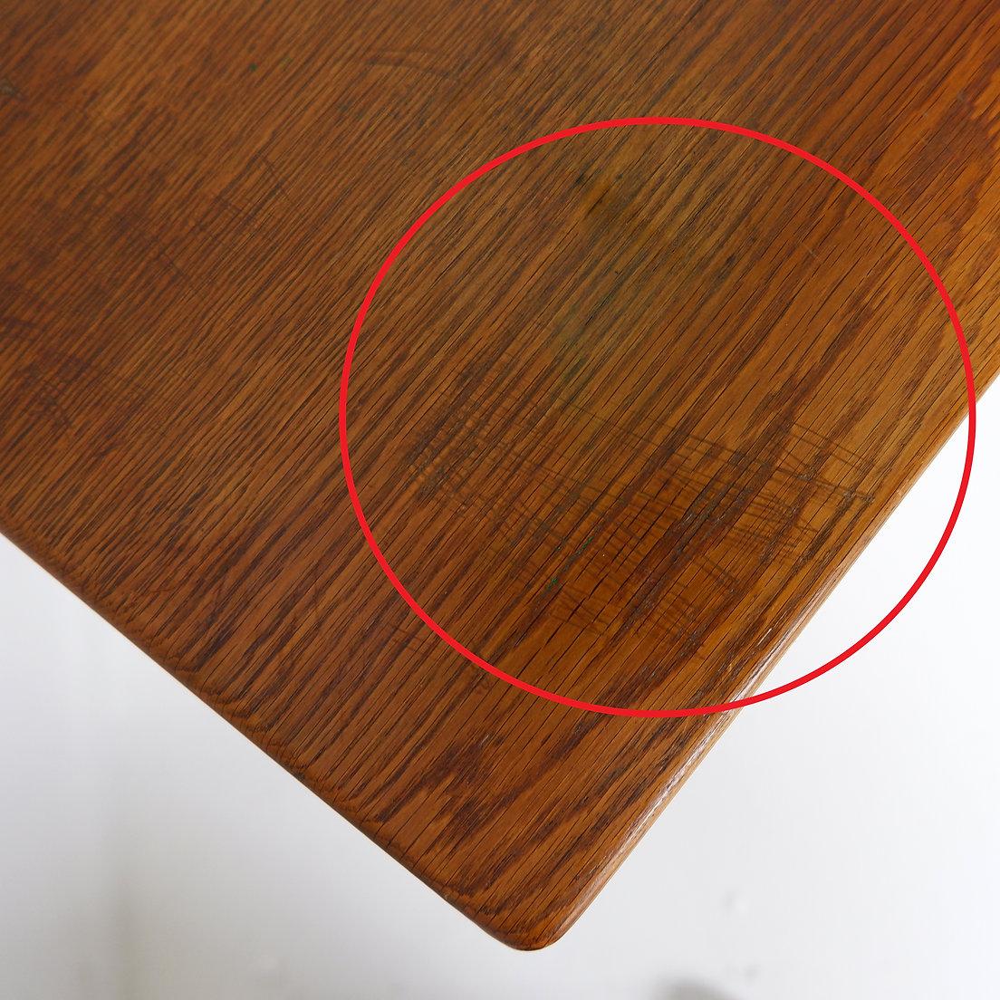 Table d'appoint vintage en bois massif sur roulettes - années 1960 en vente 1