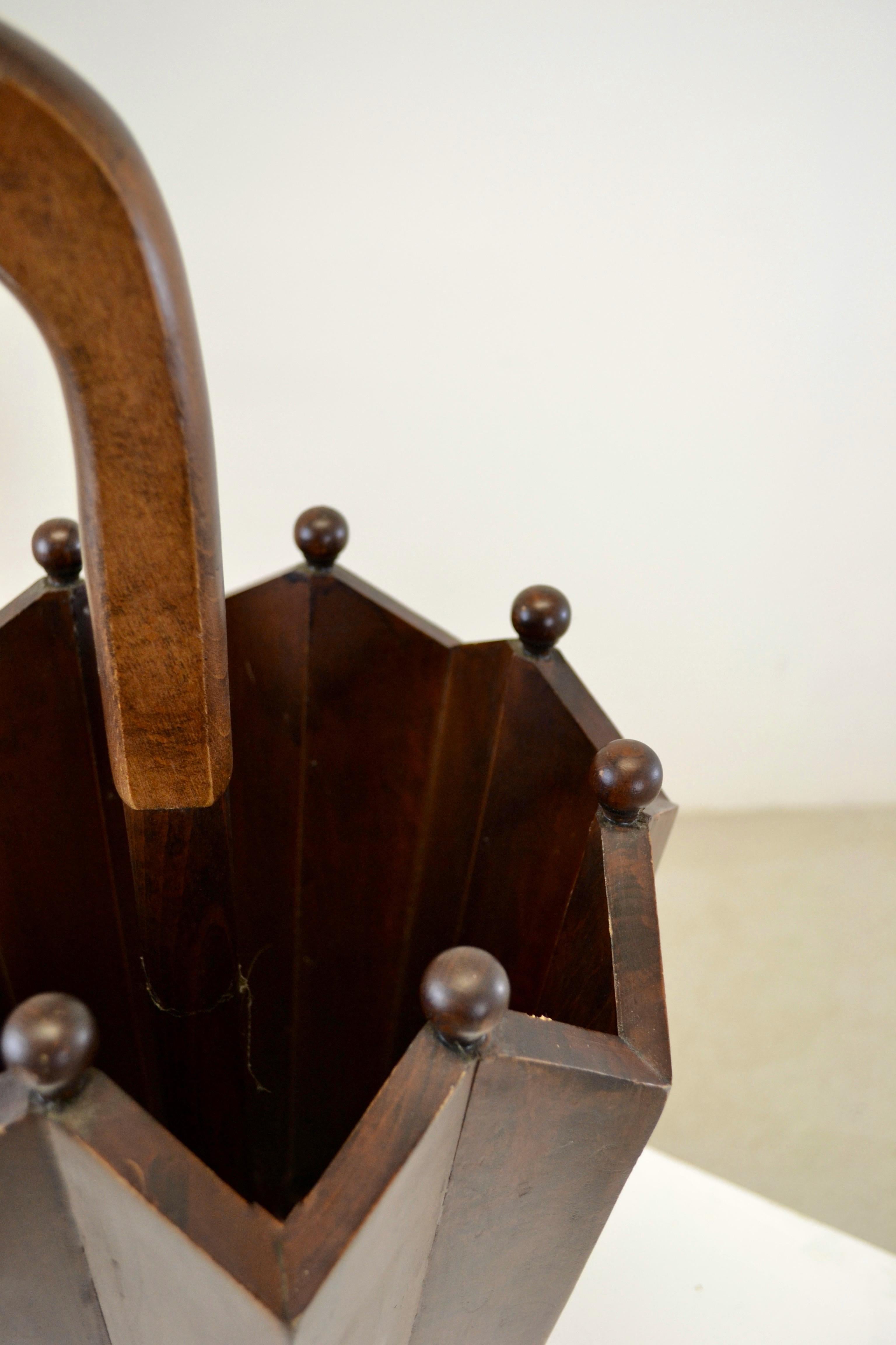 Vintage Massivholz Umbrella Stand aus den 1950er Jahren -  Frankreich im Zustand „Gut“ im Angebot in SOTTEVILLE-LÈS-ROUEN, FR
