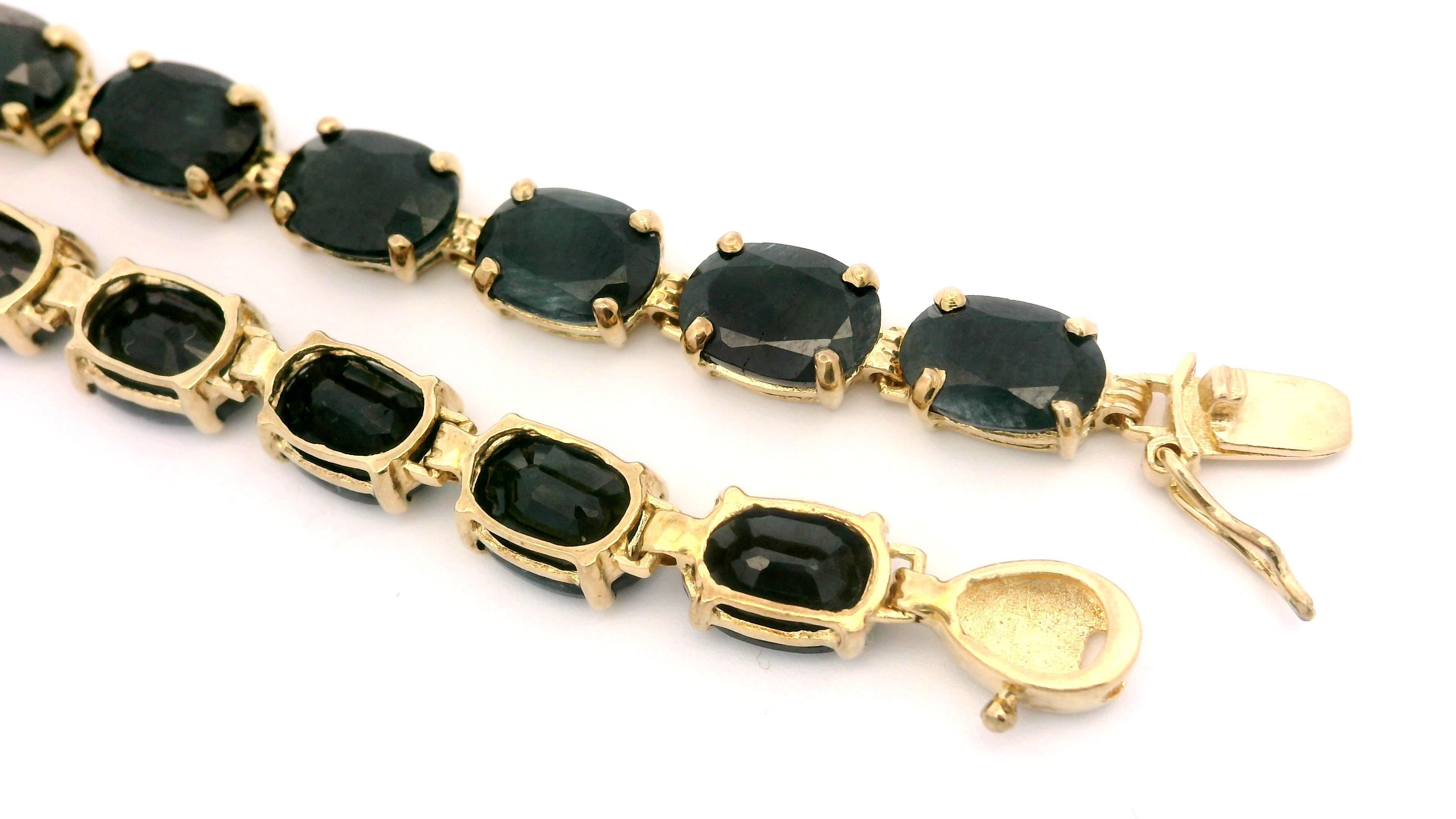 --Piedra(s):--
(20) Zafiros auténticos naturales - talla brillante oval - engastados - color azul muy oscuro - 5x7mm - 20ctw (aprox.)

Material: Oro amarillo macizo de 14 quilates
Peso: 9,05 gramos
Tipo de cadena: Pulsera de tenis de línea
Longitud