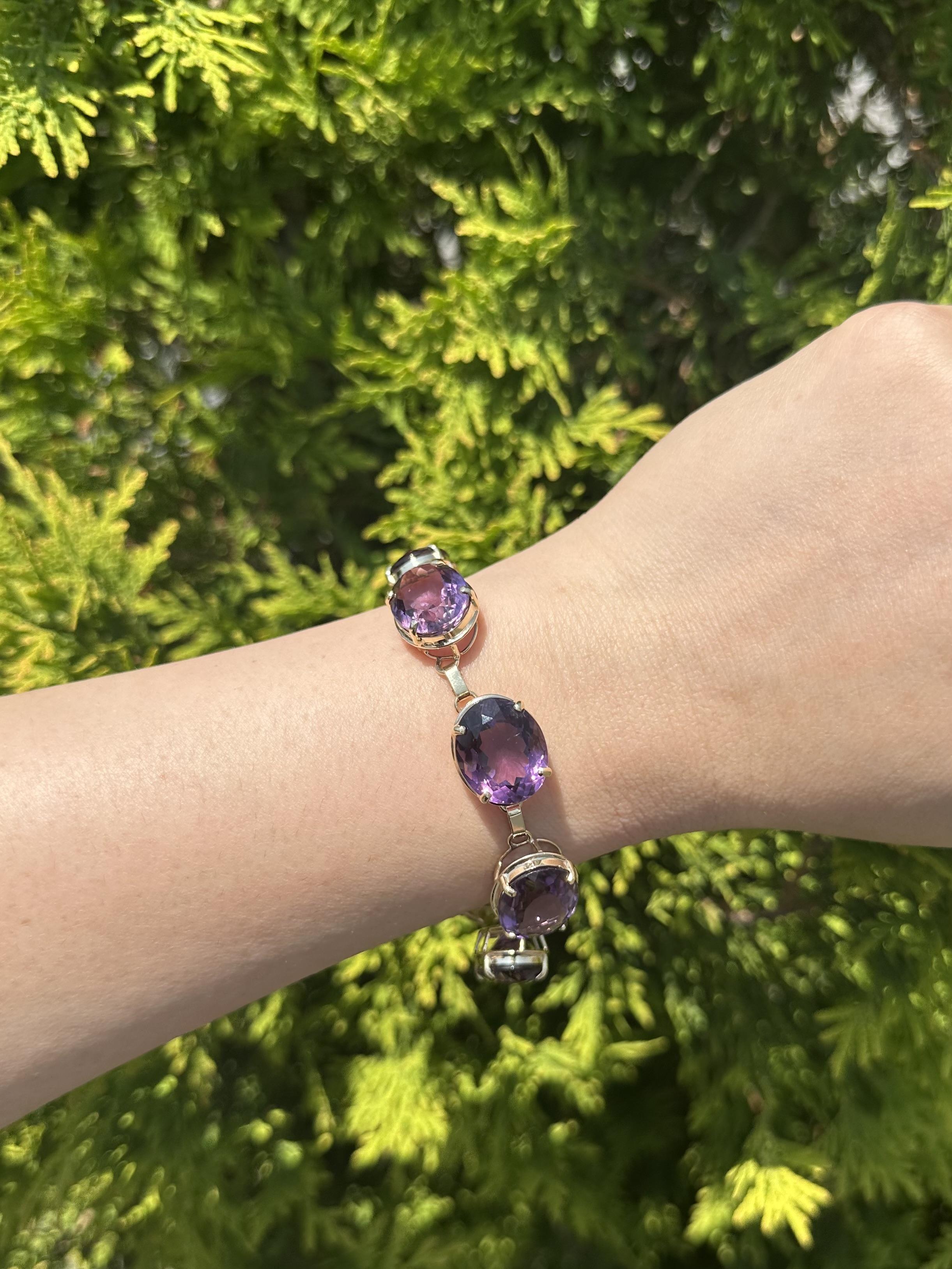 Vintage Solid Yellow Gold 50ctw Large Oval Amethyst Substantial Link Bracelet Excellent état - En vente à Montclair, NJ
