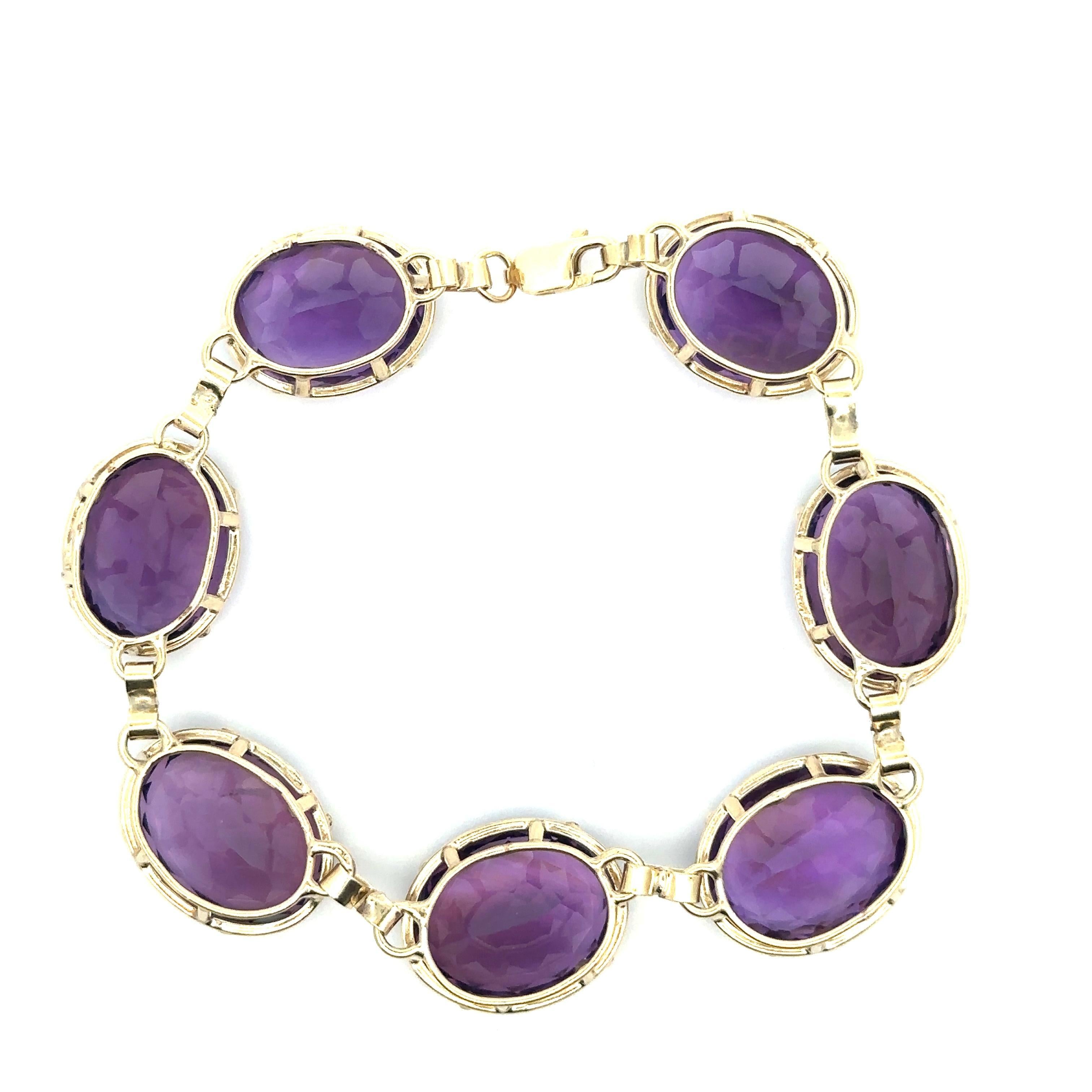Vintage Solid Yellow Gold 50ctw Large Oval Amethyst Substantial Link Bracelet Pour femmes en vente