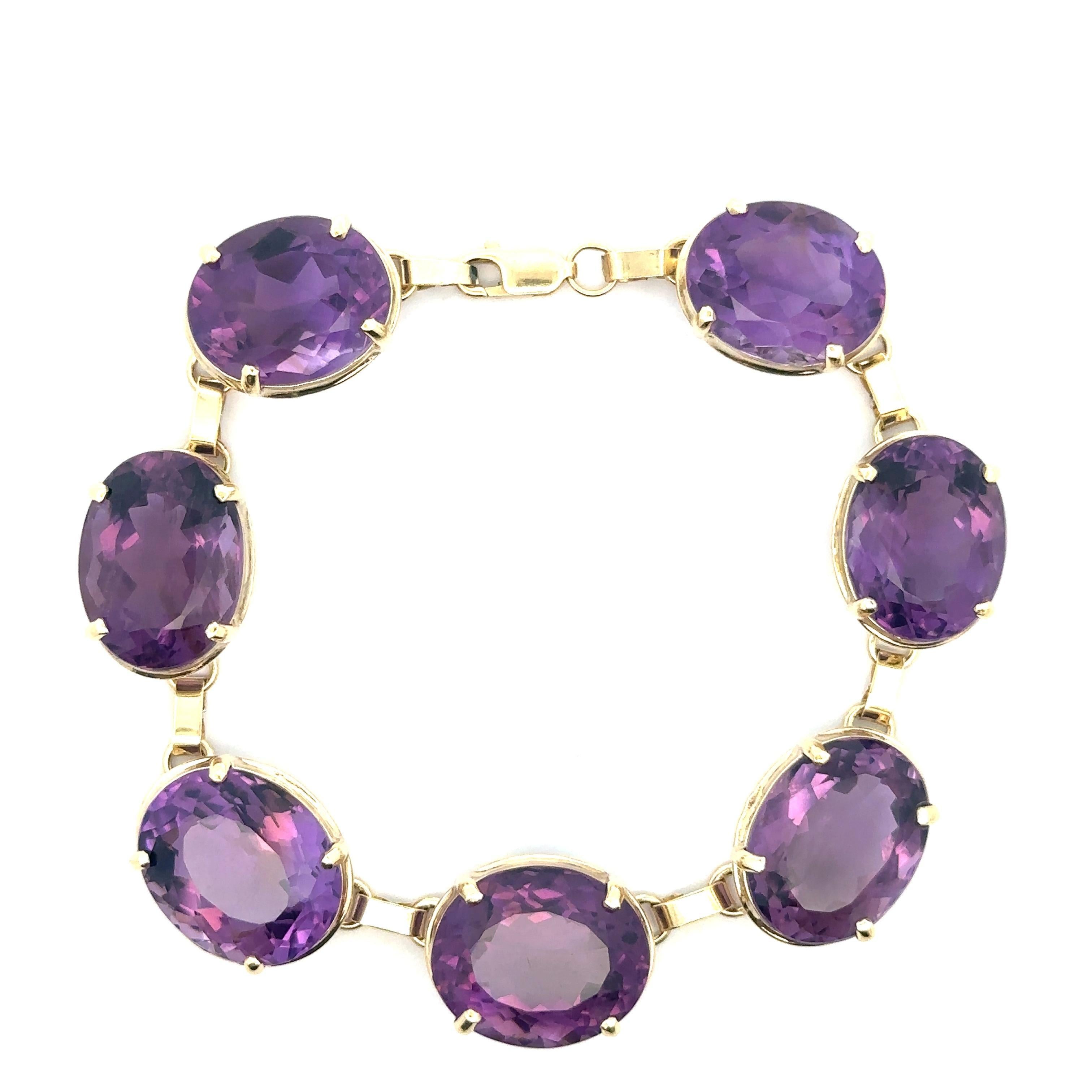 Vintage Solid Yellow Gold 50ctw Large Oval Amethyst Substantial Link Bracelet en vente 1
