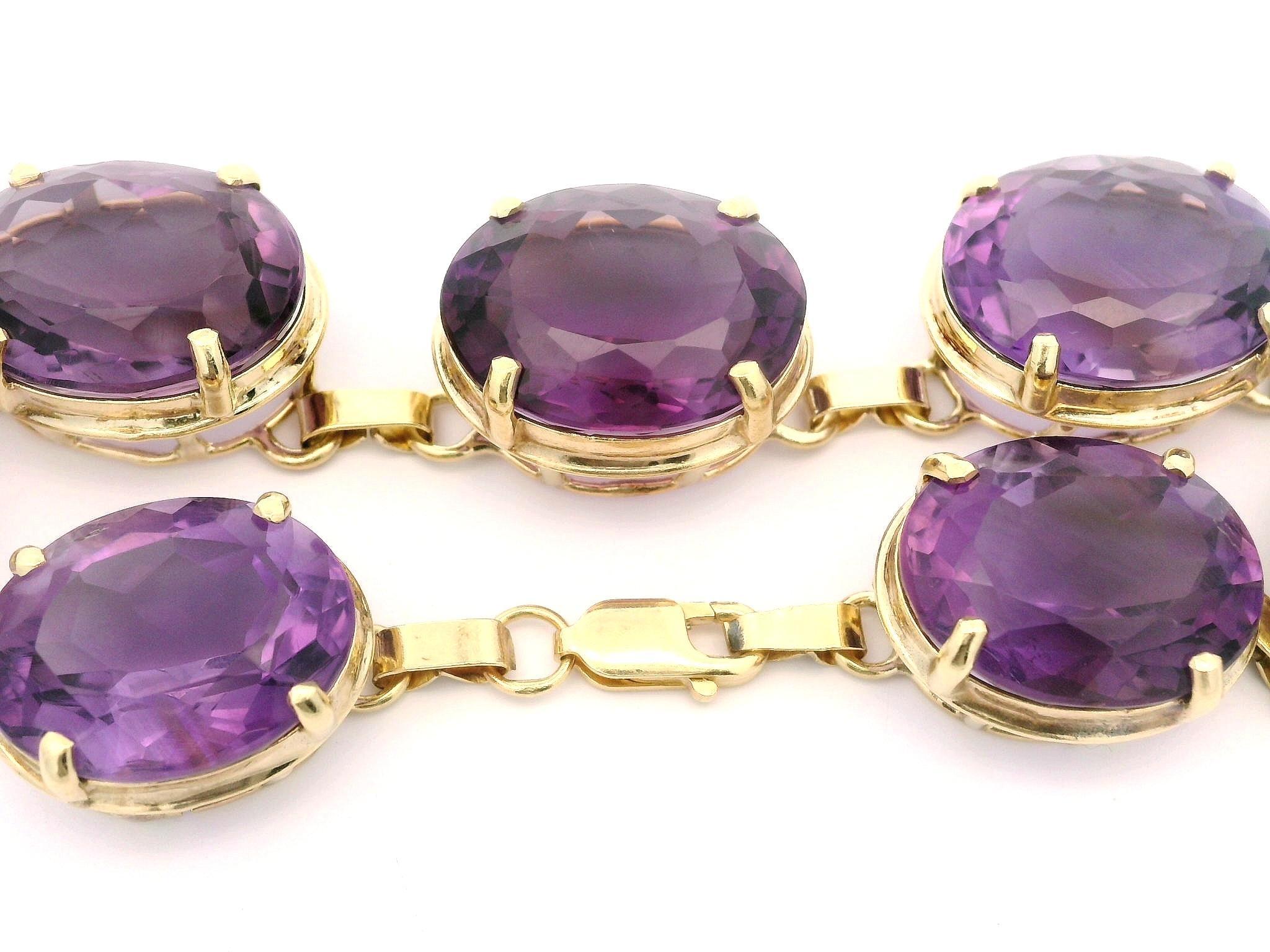 Vintage Solid Yellow Gold 50ctw Large Oval Amethyst Substantial Link Bracelet en vente 2