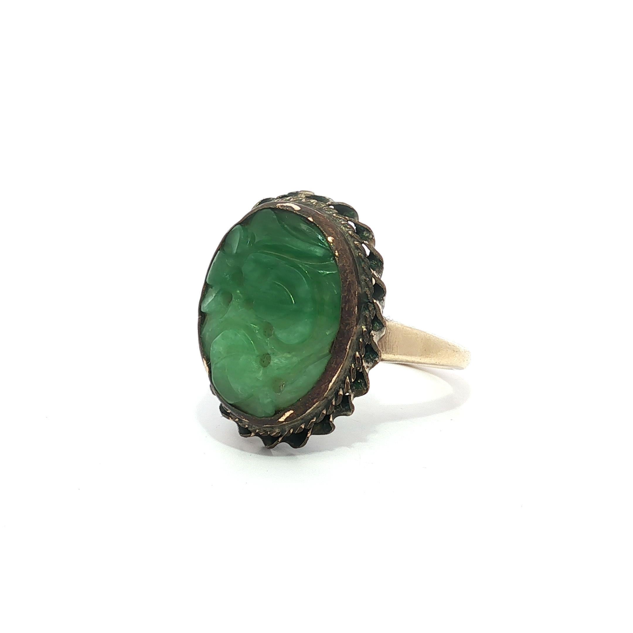 Vintage Solid Gelbgold geschnitzt durchbohrt Jade w / Twisted Wire Frame Ring (Ovalschliff) im Angebot