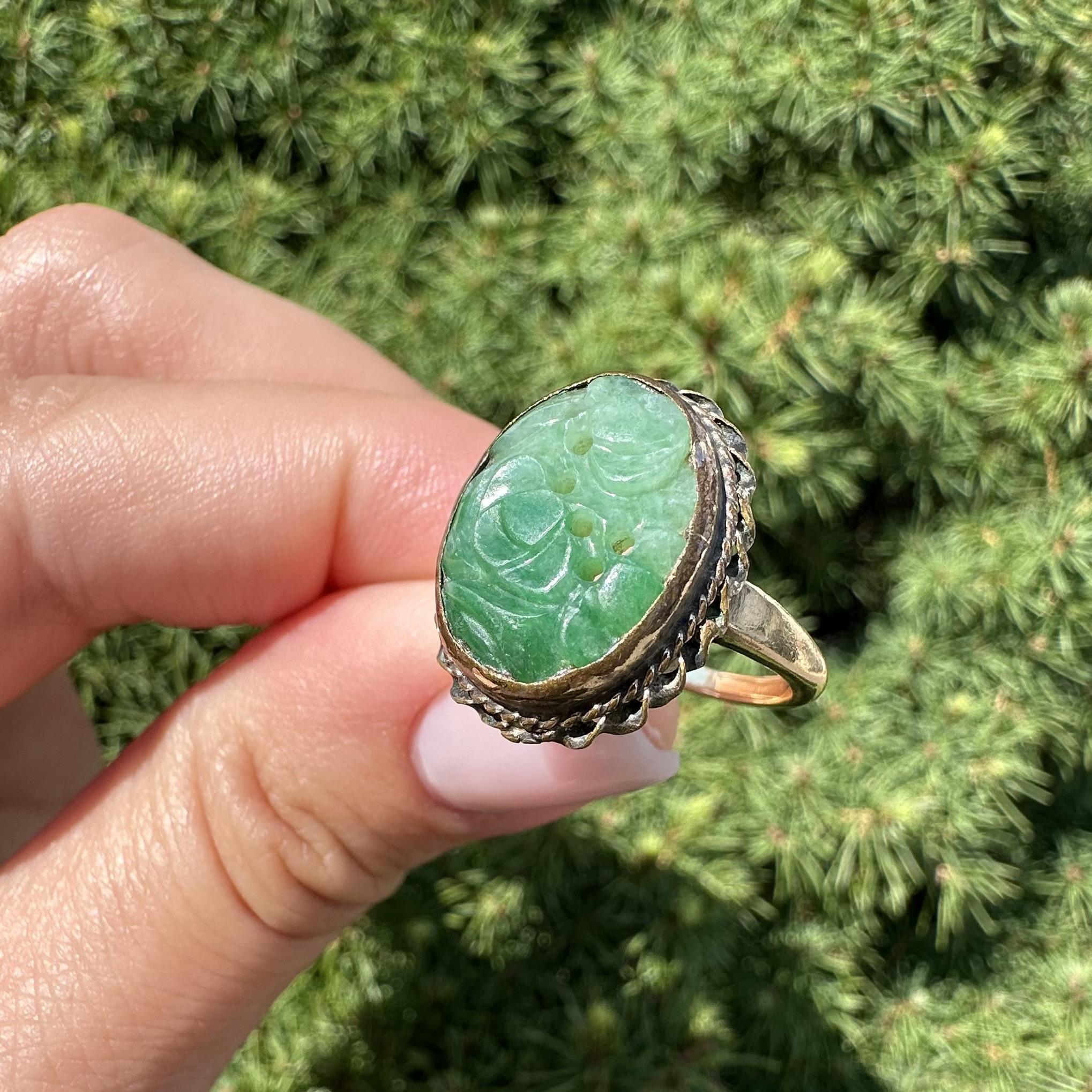 Vintage Solid Gelbgold geschnitzt durchbohrt Jade w / Twisted Wire Frame Ring im Angebot 2