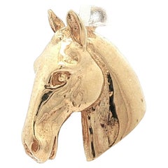 Ciondolo equestre da collezione con testa di cavallo in oro giallo massiccio d'epoca