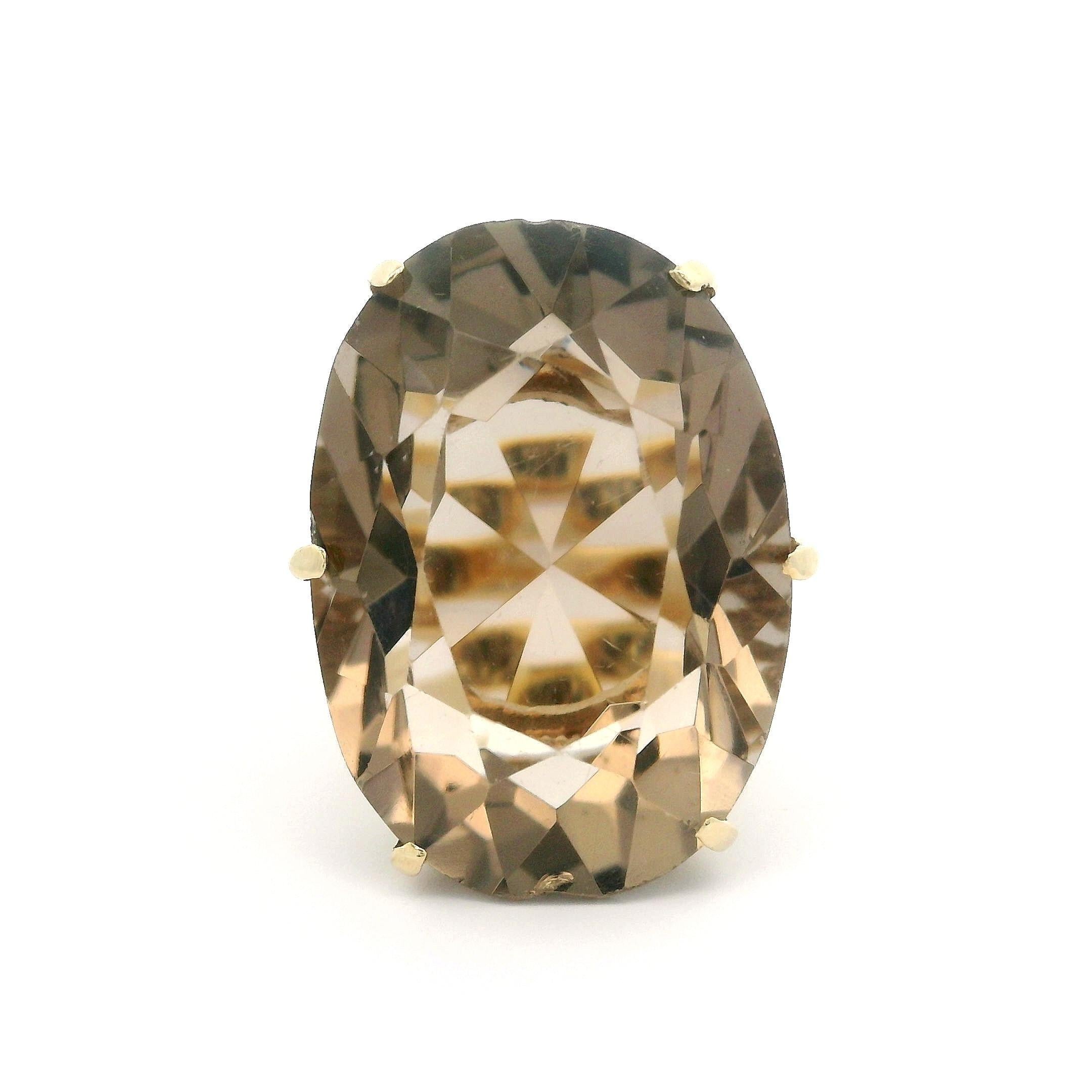 -A. Stone
(1) Quarzo naturale autentico - taglio ovale Brilliante - incastonato - colore marrone fumé - 25,3x17,6 mm (circa)

Materiale: Oro giallo massiccio 14k
Peso: 11,54 grammi
Misura dell'anello: 6.0 (adattato al dito, contattaci prima