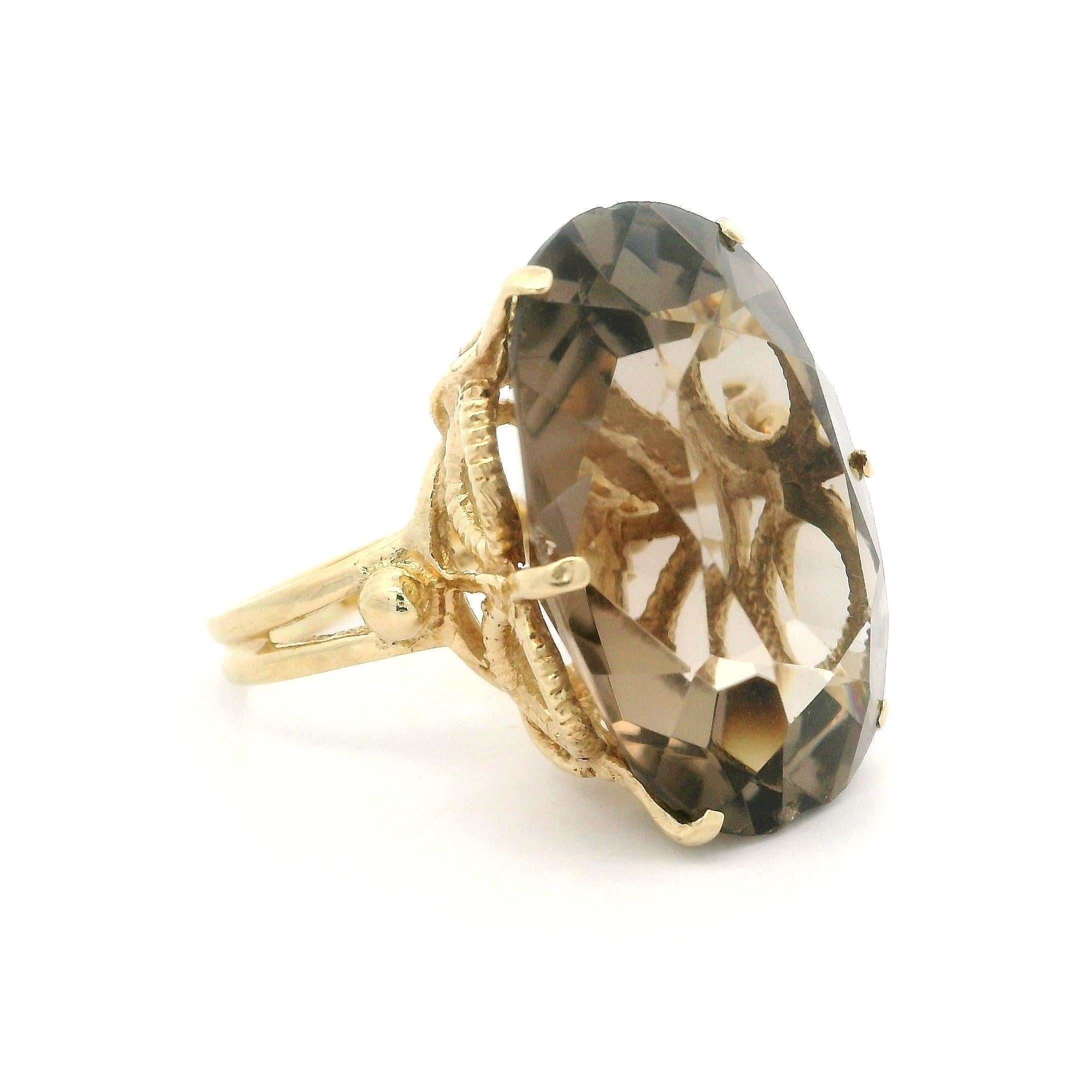 Taglio brillante Anello d'epoca in oro giallo massiccio con quarzo fumé ovale a forma di cerchio aperto in vendita