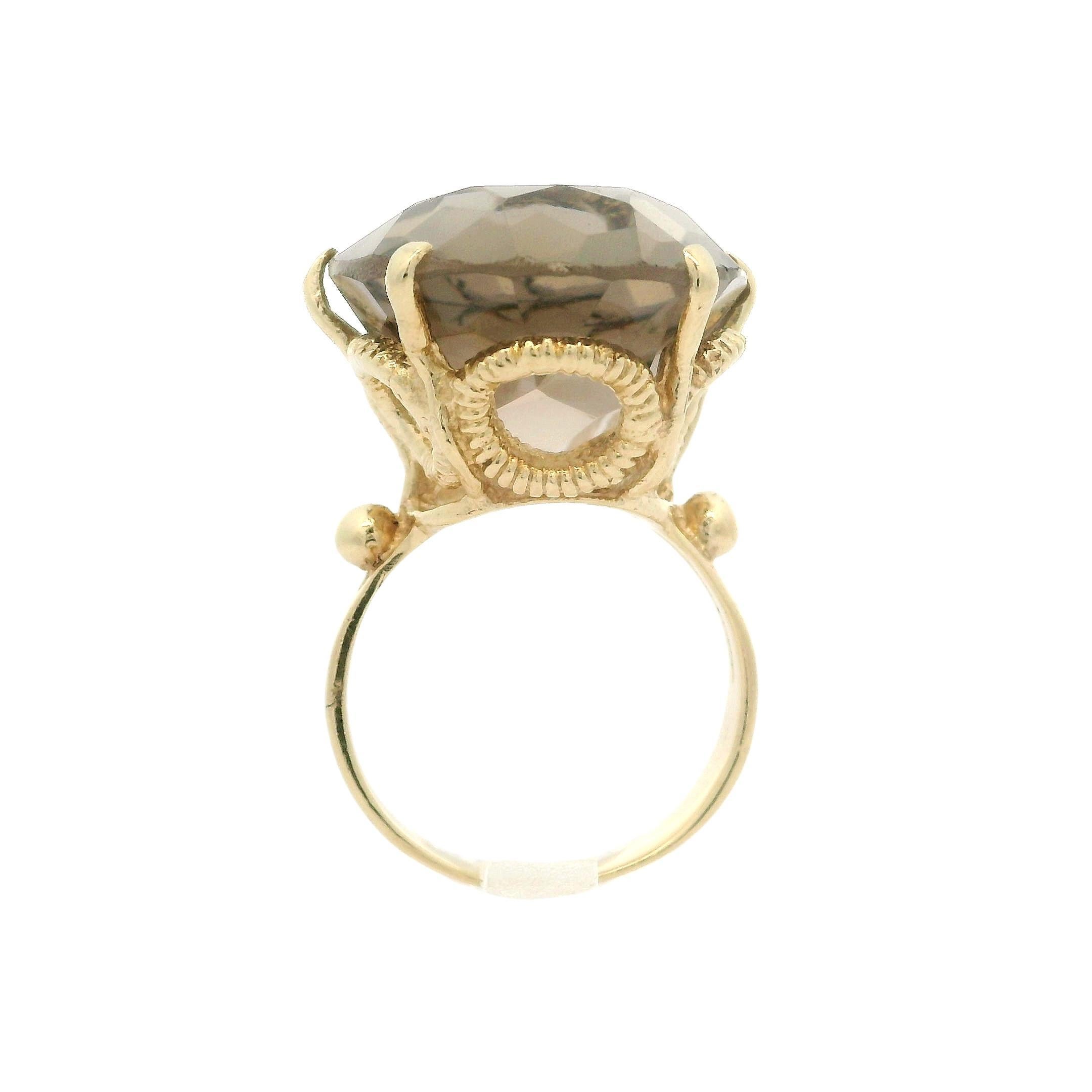 Anello d'epoca in oro giallo massiccio con quarzo fumé ovale a forma di cerchio aperto in vendita 1