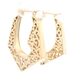 Boucles d'oreilles pendantes en or jaune massif poli et ajouré sur les côtés