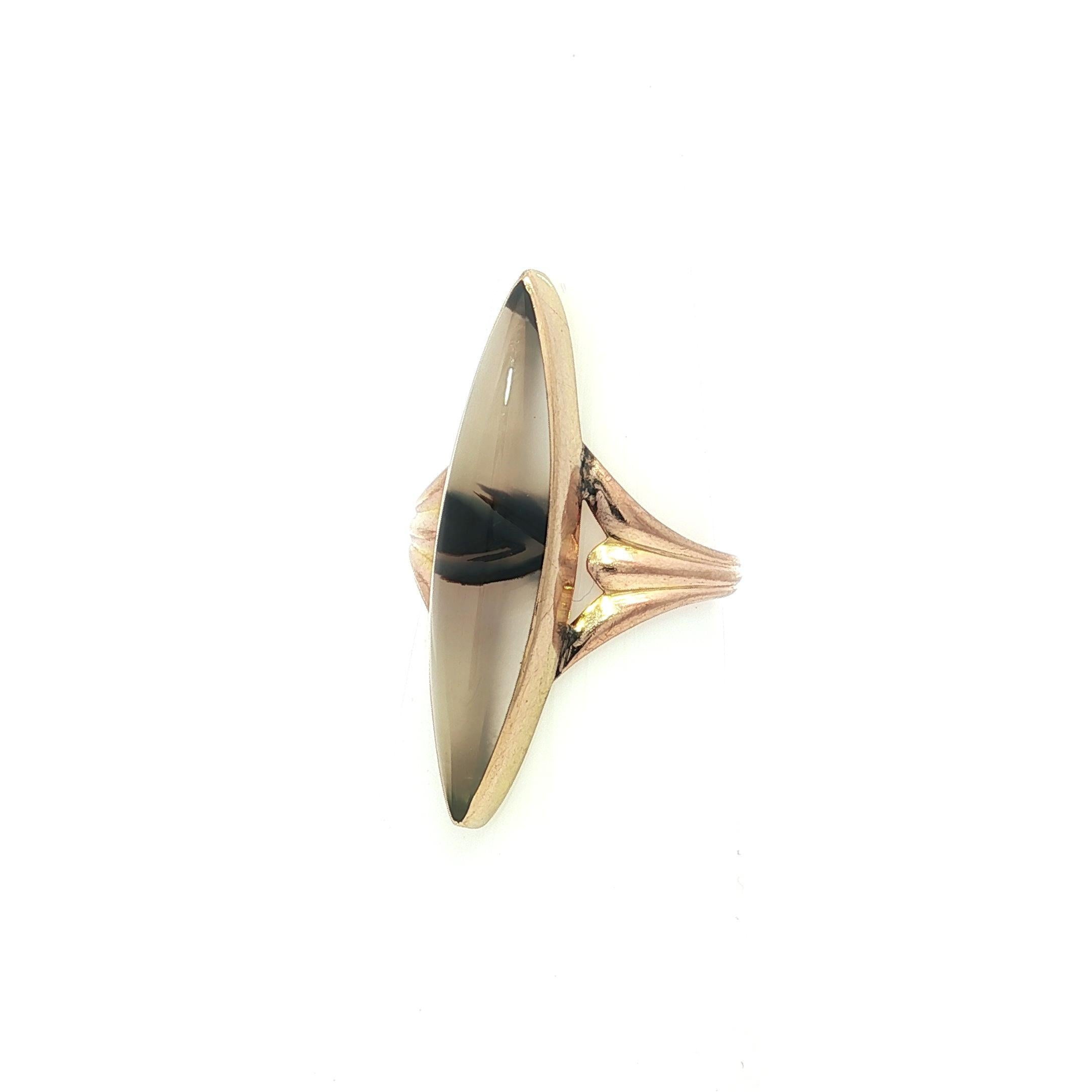 Anello d'epoca in oro giallo massiccio, bianco e nero, con fascia di agata a forma di marquise e navette lunghe In condizioni buone in vendita a Montclair, NJ