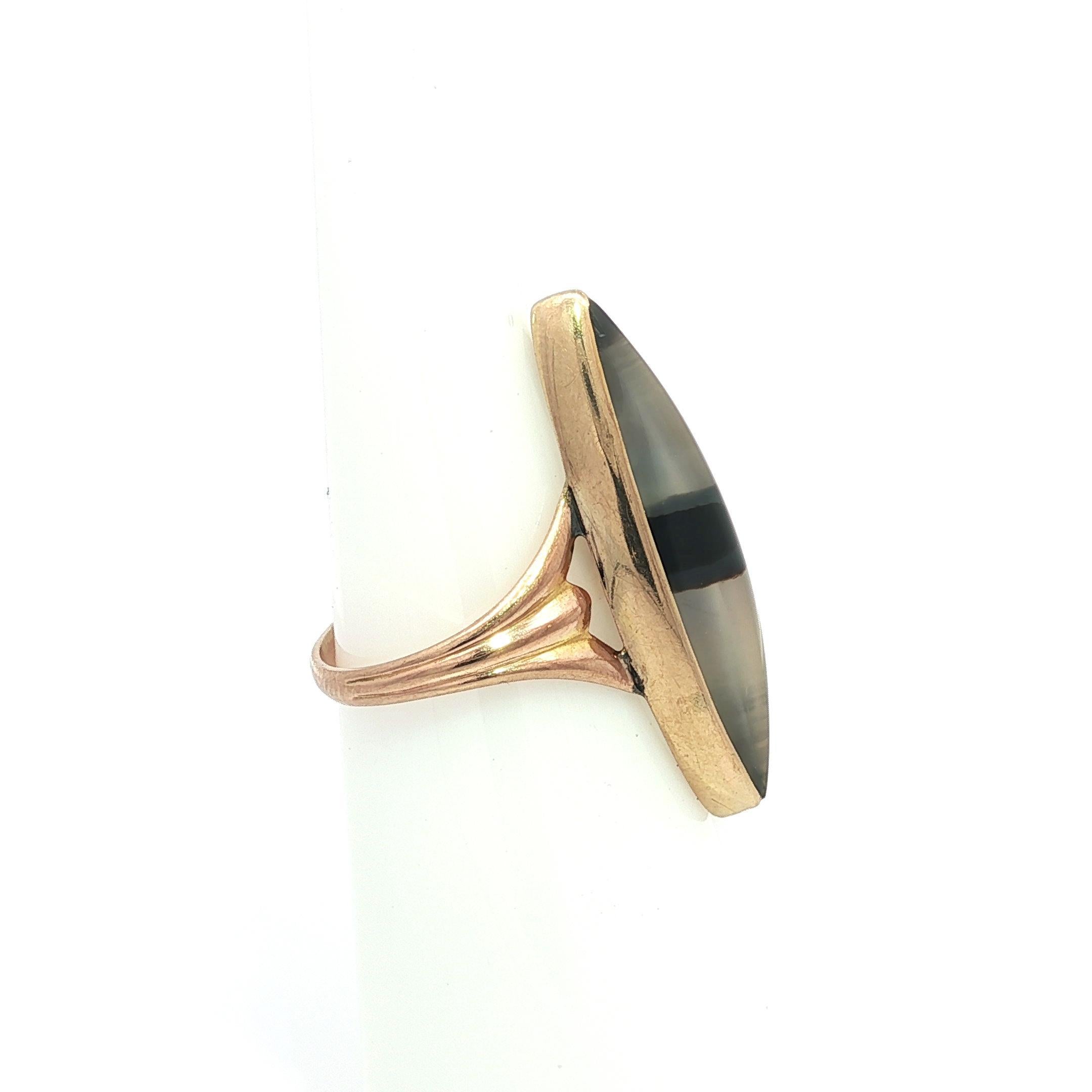 Anello d'epoca in oro giallo massiccio, bianco e nero, con fascia di agata a forma di marquise e navette lunghe in vendita 1