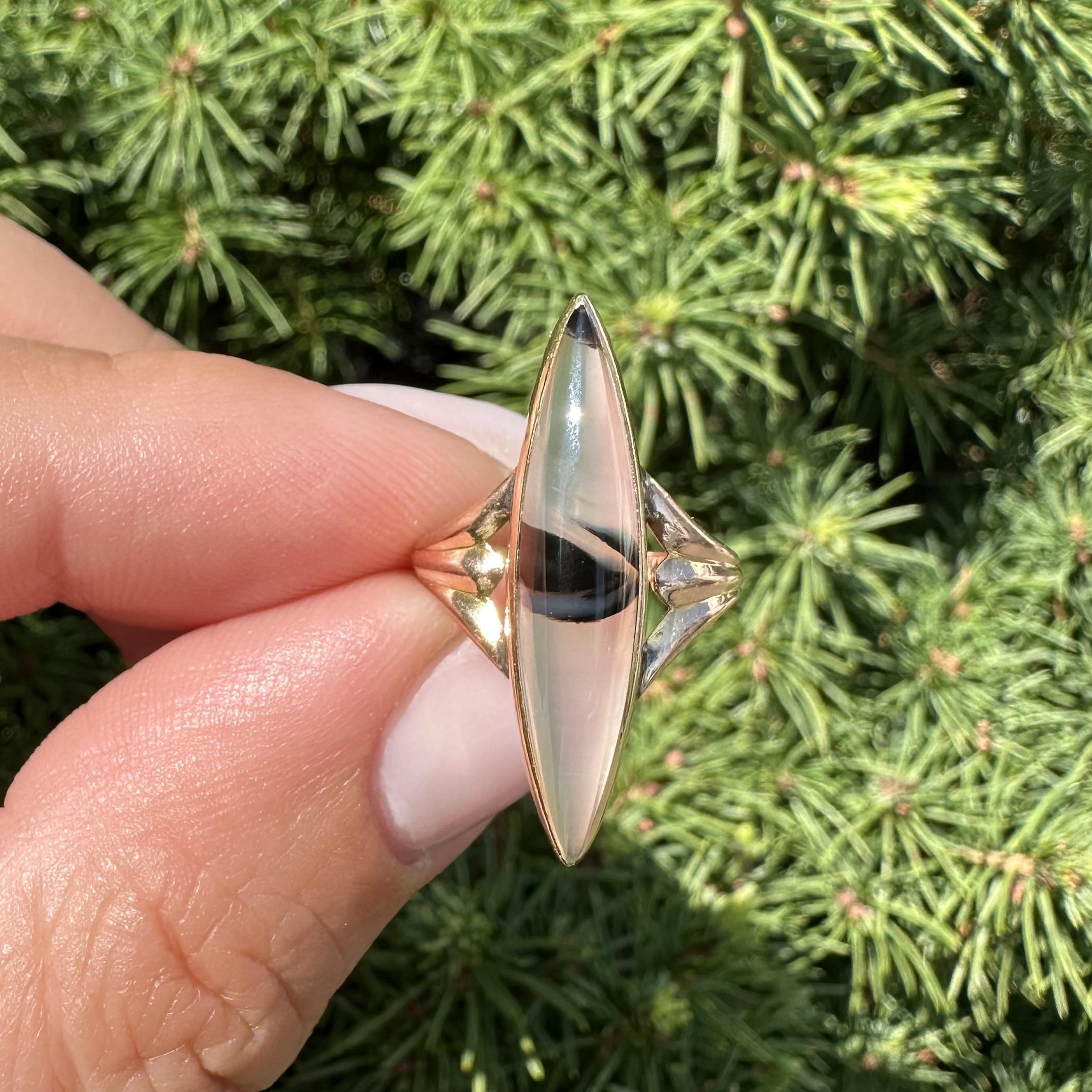 Anello d'epoca in oro giallo massiccio, bianco e nero, con fascia di agata a forma di marquise e navette lunghe in vendita 3