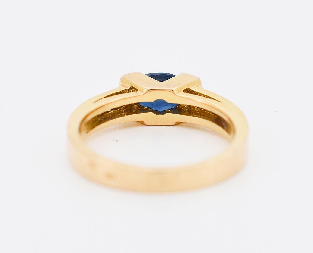 Solitario vintage de oro de 18 quilates, zafiro de 1 quilate y diamantes - circa 1970 Contemporáneo en venta