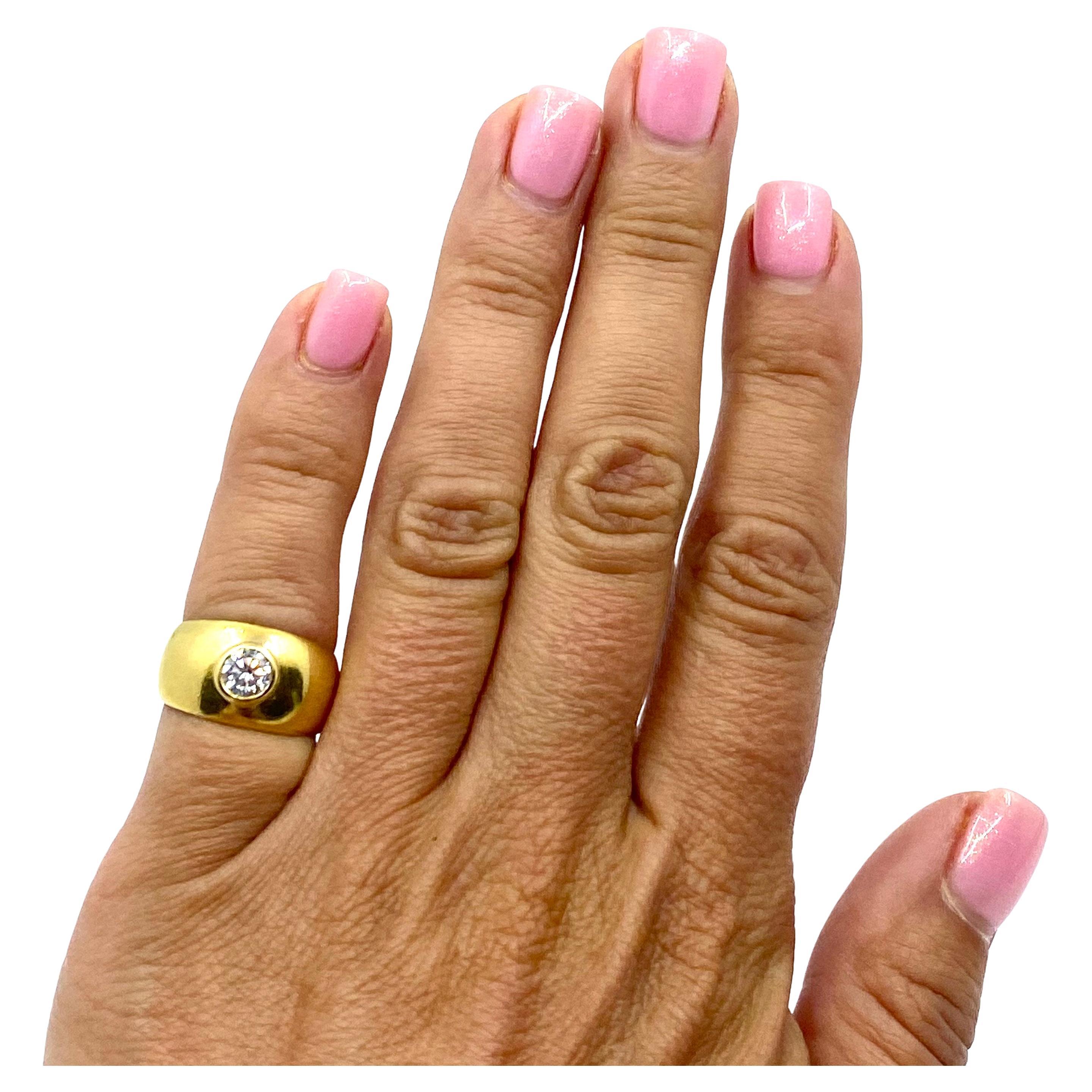 A vintage solitaire ring made of 18k gold, features diamond.
This great gold band of minimal design can be a perfect pinky ring.
The diamond is bezel set and flush mounted that makes it appear bigger. The ring has a distinct
vintage feel and is very