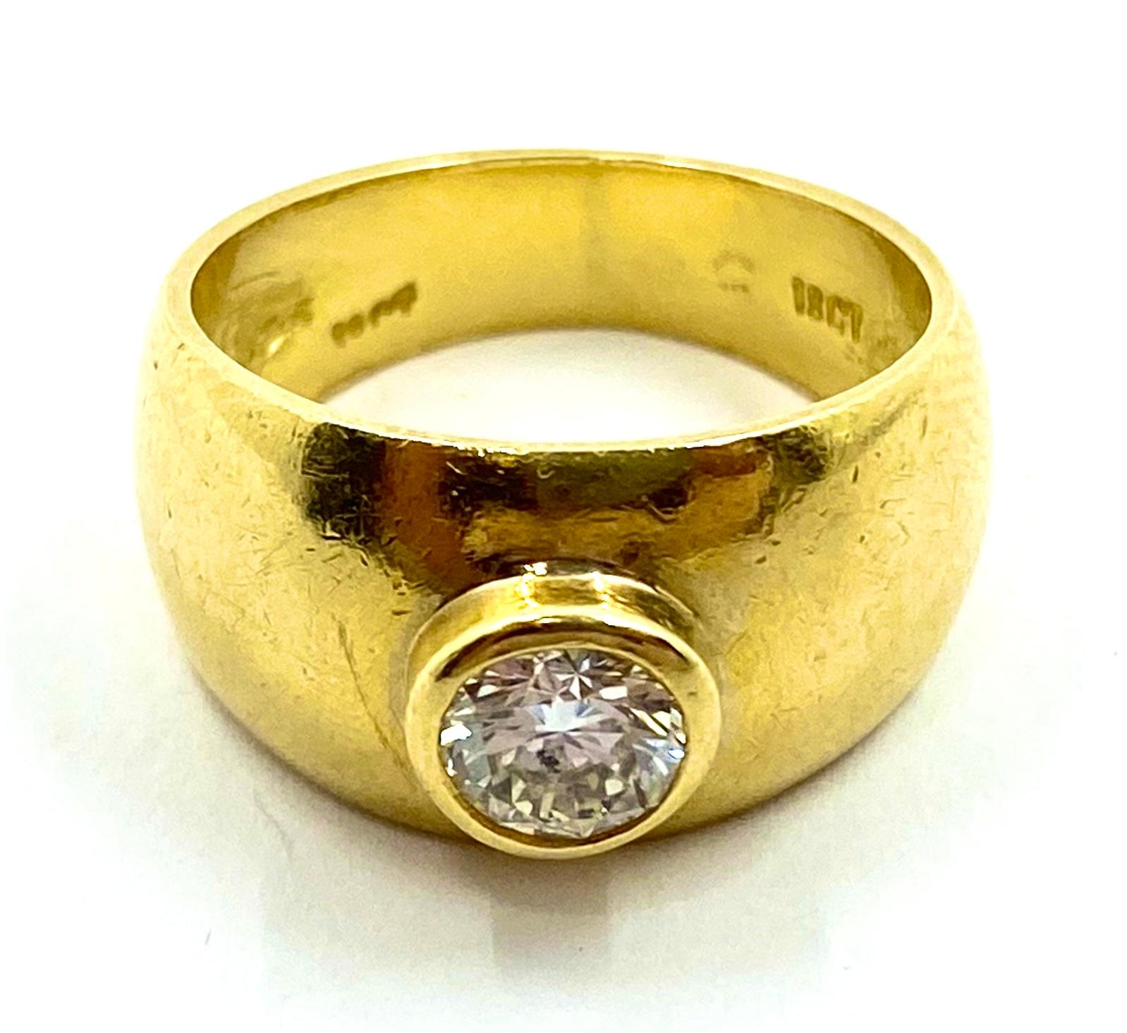 Vintage Solitaire Ring 18k Gold Diamond Band For Sale 2