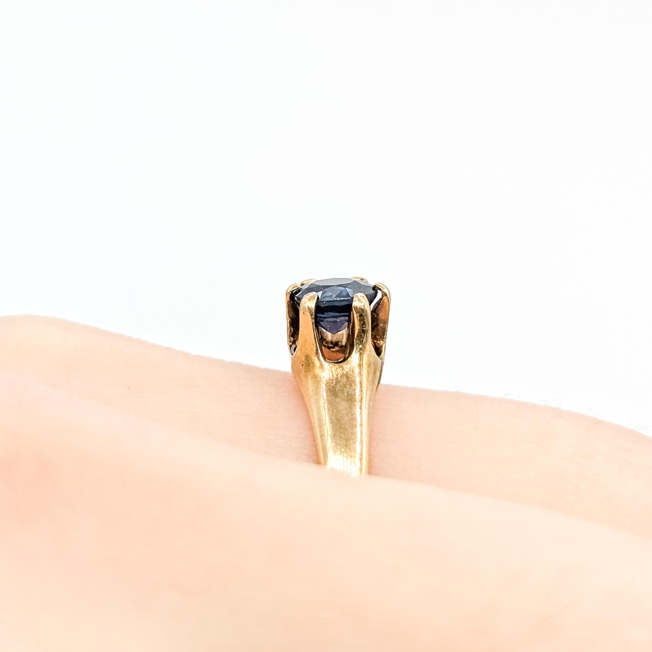 Vintage Solitär Saphir Ring in 14k Gelbgold (Rundschliff) im Angebot