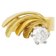 Anello di fidanzamento solitario d
epoca con onda in oro e diamanti di due colori