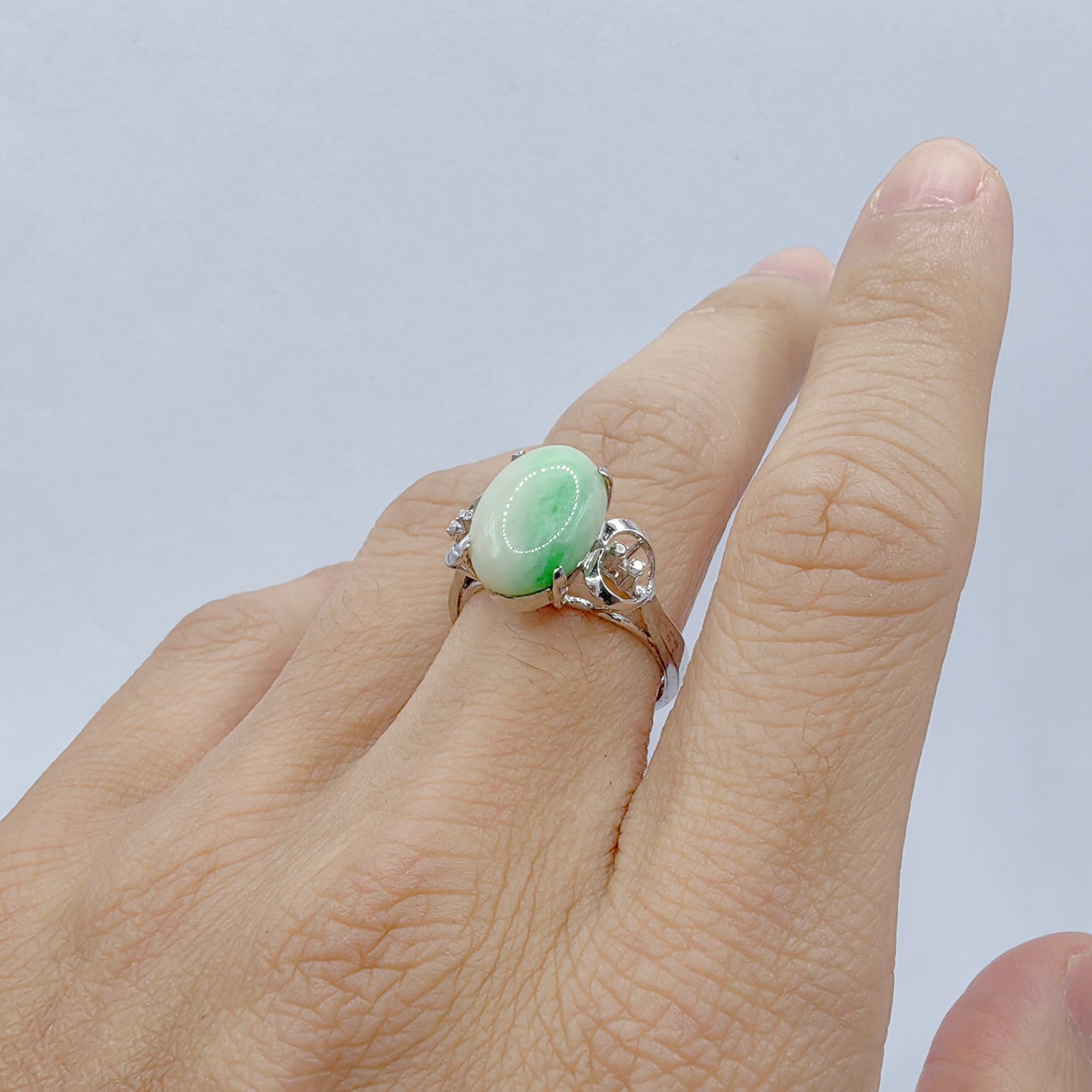 Women's Vintage Solitaire White & Green Jade Ring in White Gold For Sale