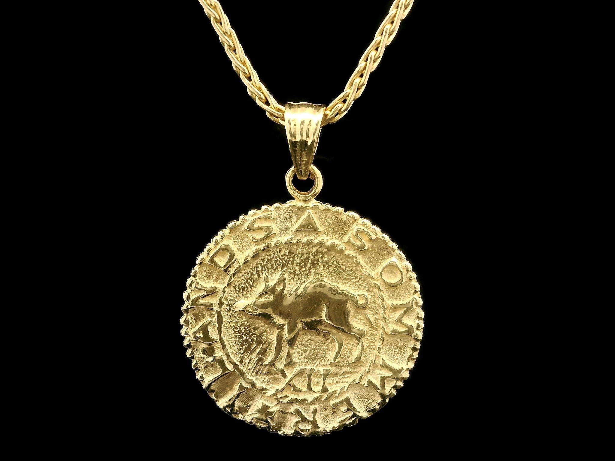 Colgante Vintage Sommer Islas XII de Oro Amarillo de 14k con Moneda y Collar de Eslabones de Trigo en Excelente estado para la venta en Montclair, NJ