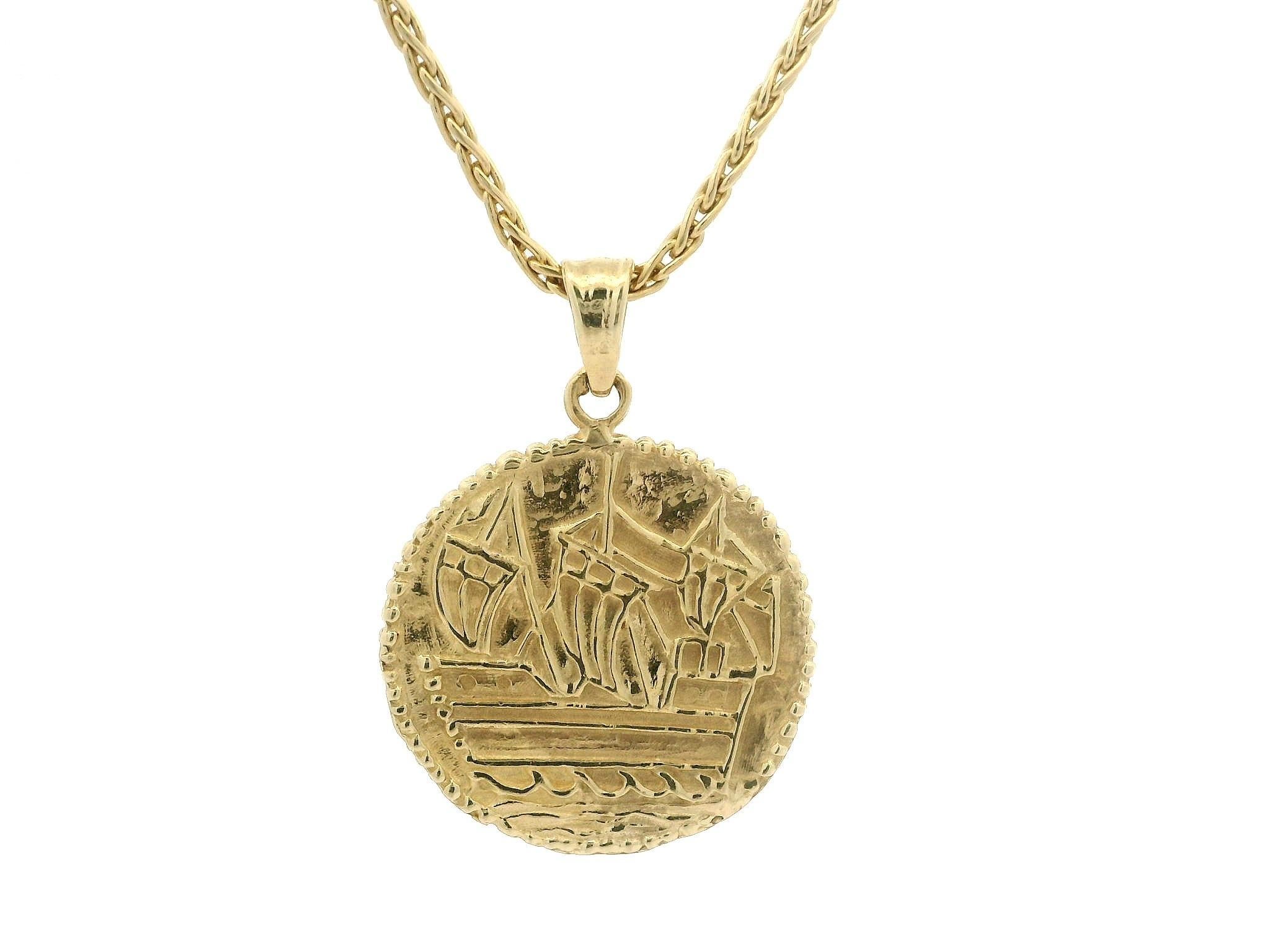 Colgante Vintage Sommer Islas XII de Oro Amarillo de 14k con Moneda y Collar de Eslabones de Trigo en venta 2